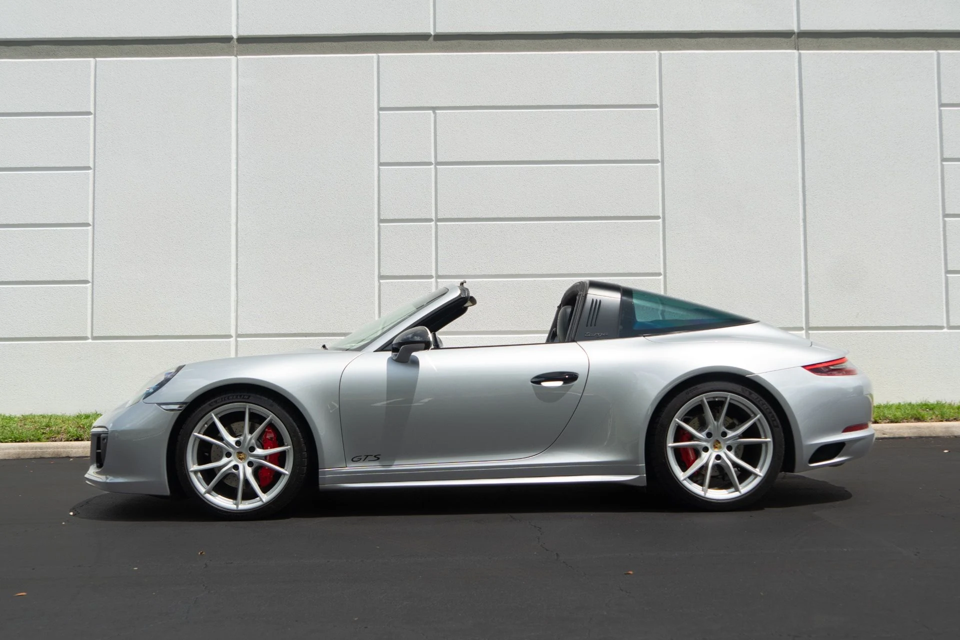 mph039_3605496328_Used_2019_Porsche_911_Targa_4_GTS_1756154089_b08c101a33