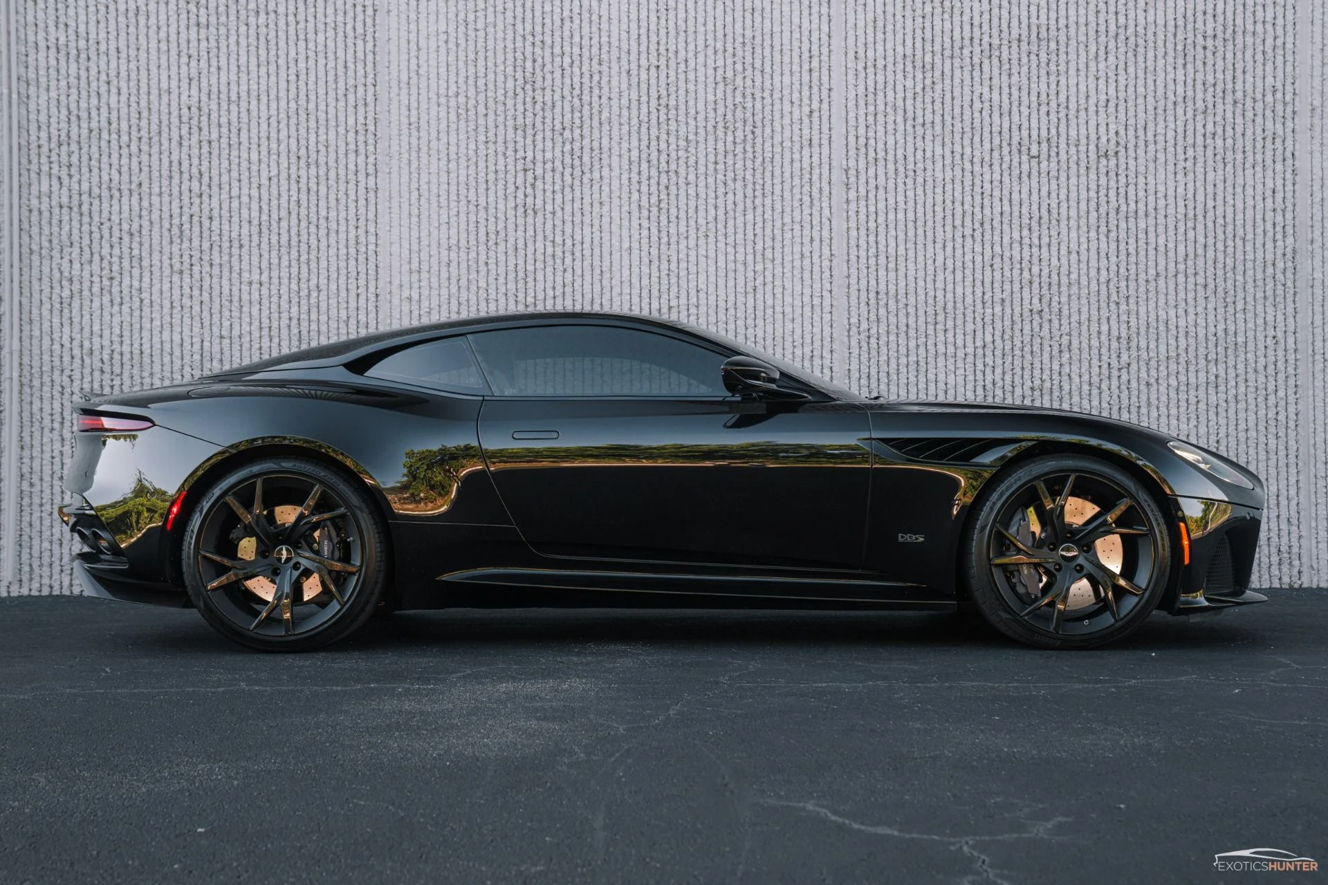 mph039_3614680803_Used_2019_Aston_Martin_DBS_Superleggera_w_Forged_Emblems_Carbon_Body_Pack_Carbon_Roof_1777573250_80c7cc2983