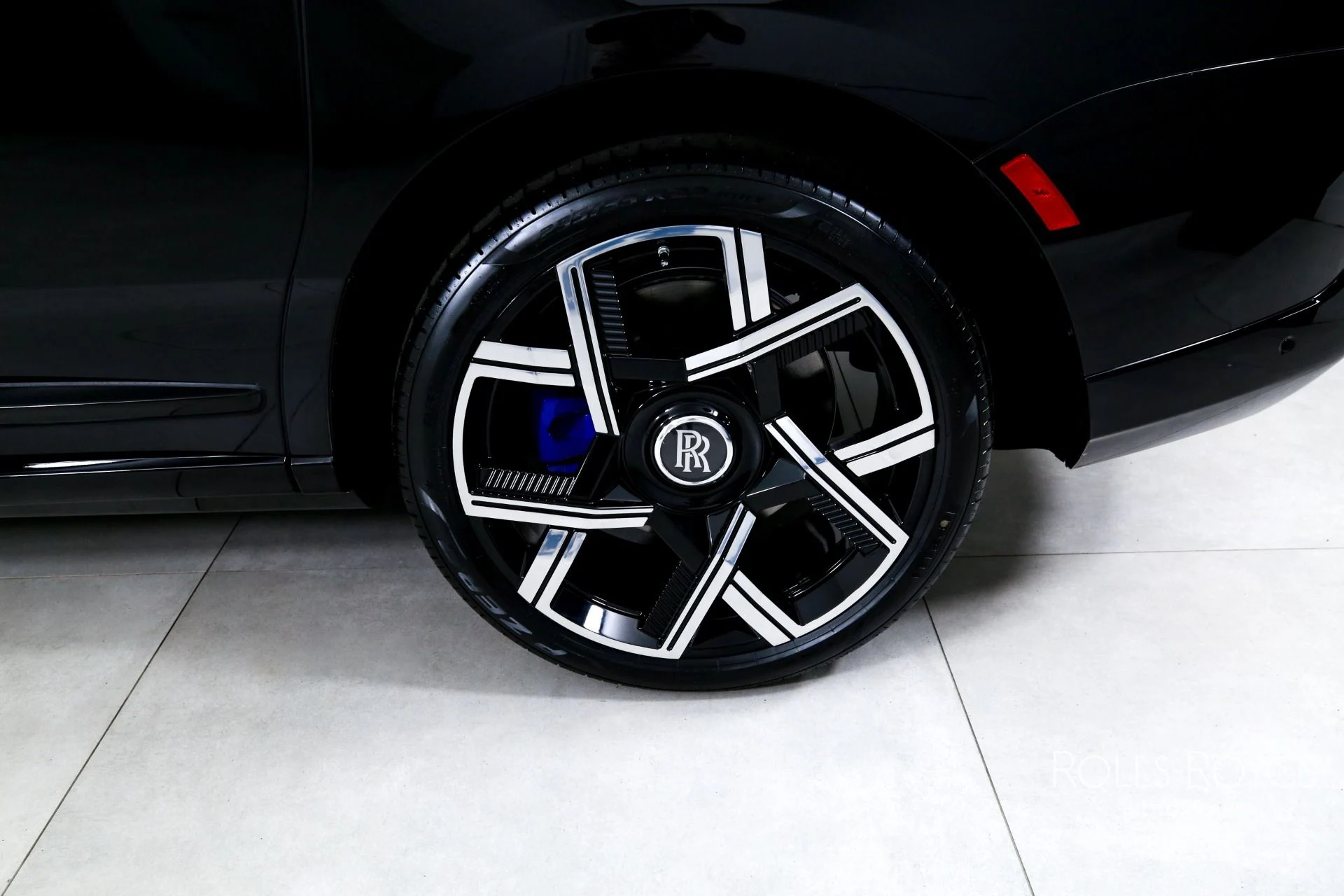 mph039_3615068774_Used_2026_Rolls_Royce_Cullinan_1767024631_5e8af24366