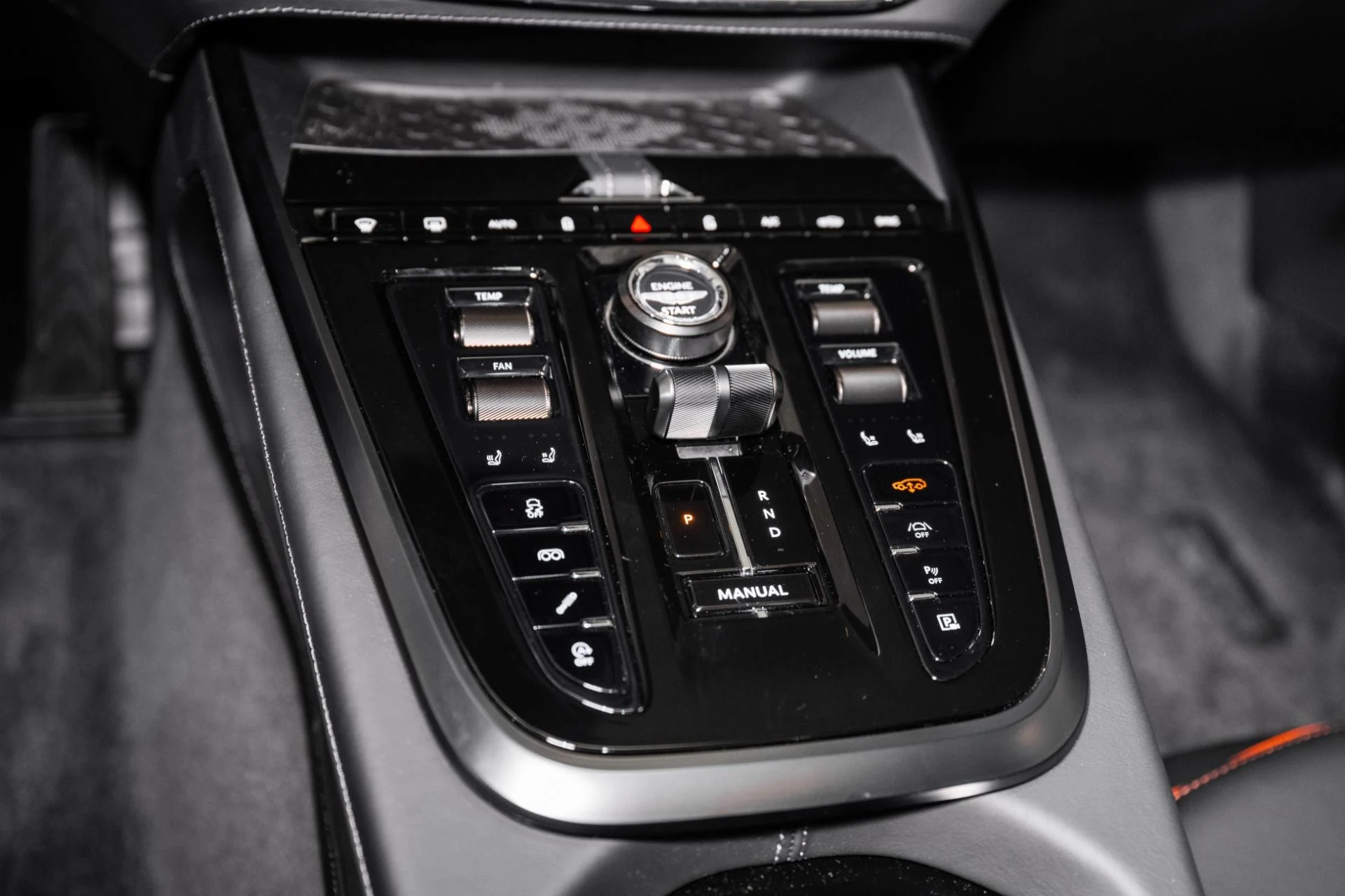 mph039_3623518769_Used_2025_Aston_Martin_DBX_707_1748959342_84ca8430d5