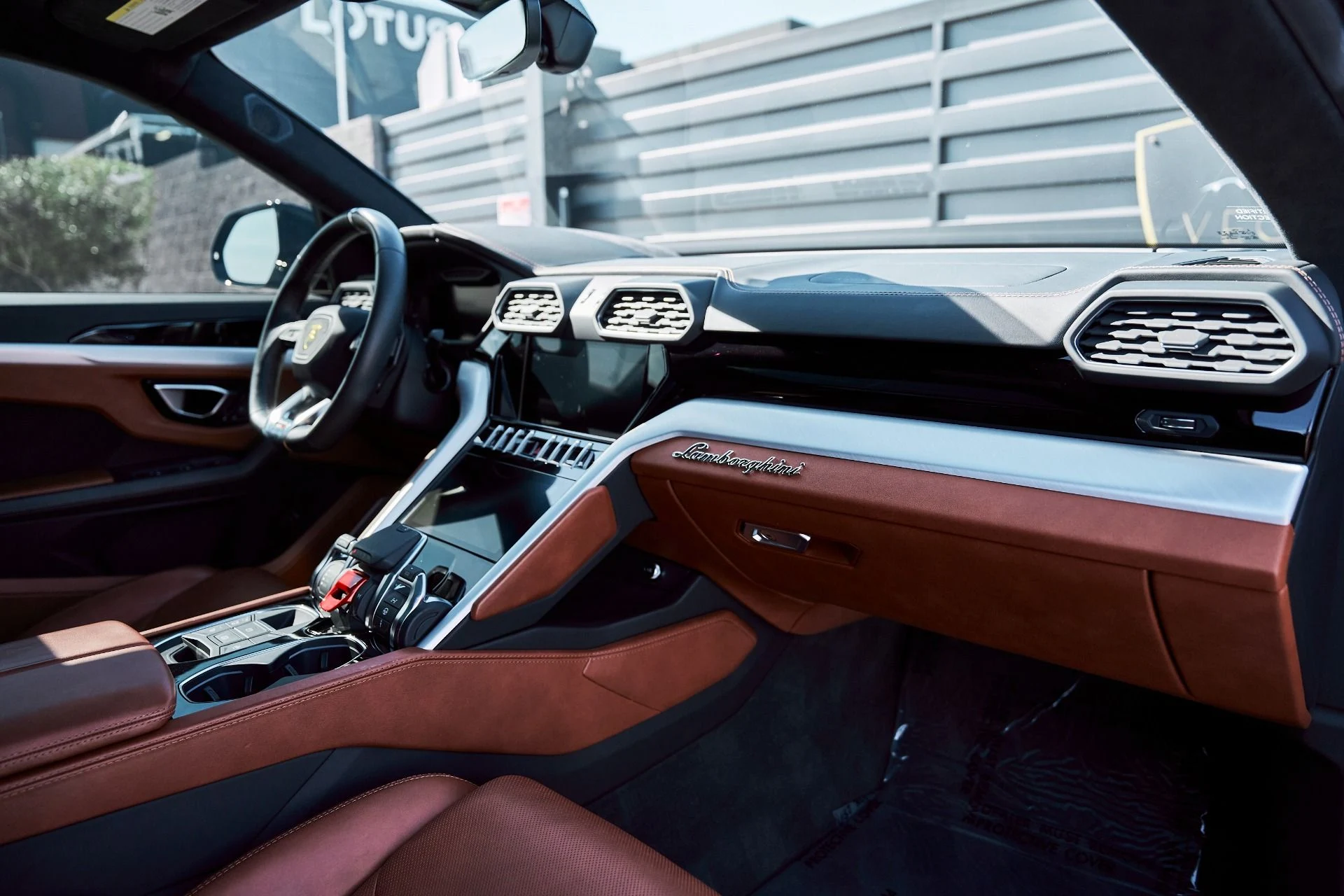 mph039_362637026_Used_2023_Lamborghini_Urus_S_1771891305_87b0a336c3