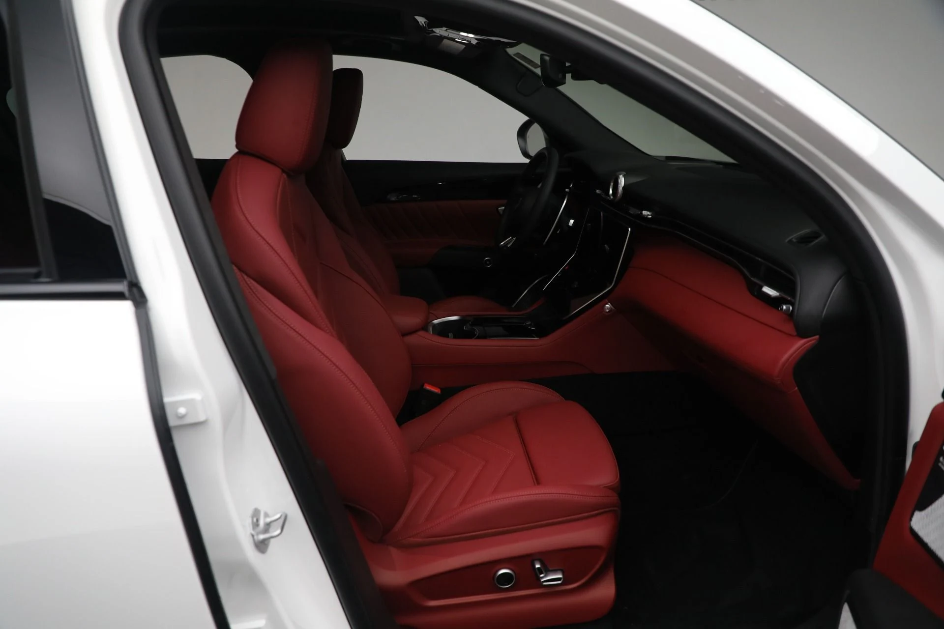 mph039_3636943578_New_2025_Maserati_Grecale_Folgore_8e012f44e3