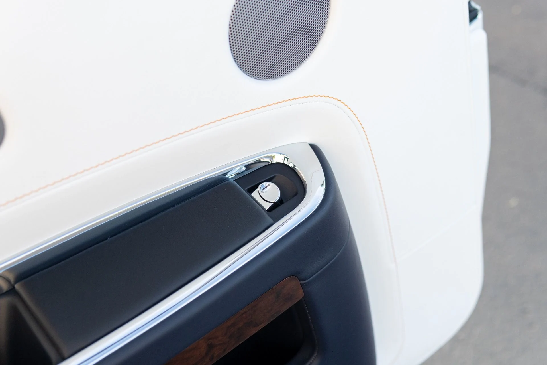 mph039_3641043845_Used_2018_Rolls_Royce_Ghost_1765824060_847210496e