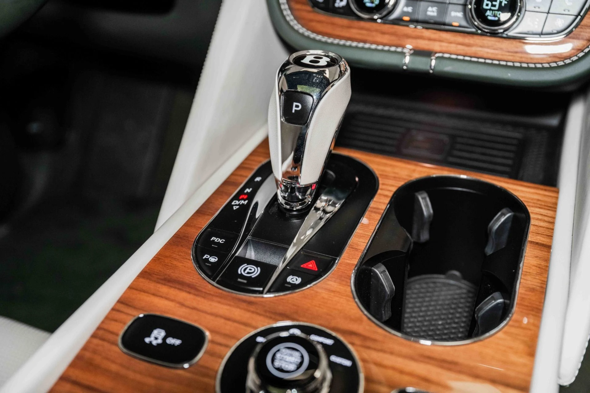 mph039_364145931_Used_2023_Bentley_Bentayga_EWB_Azure_V8_1716828034_0461579a77