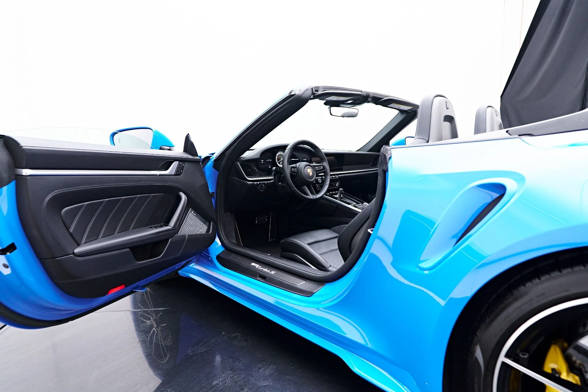 mph039_3647768734_Used_2023_Porsche_911_Turbo_S_1755219386_04ab37438a