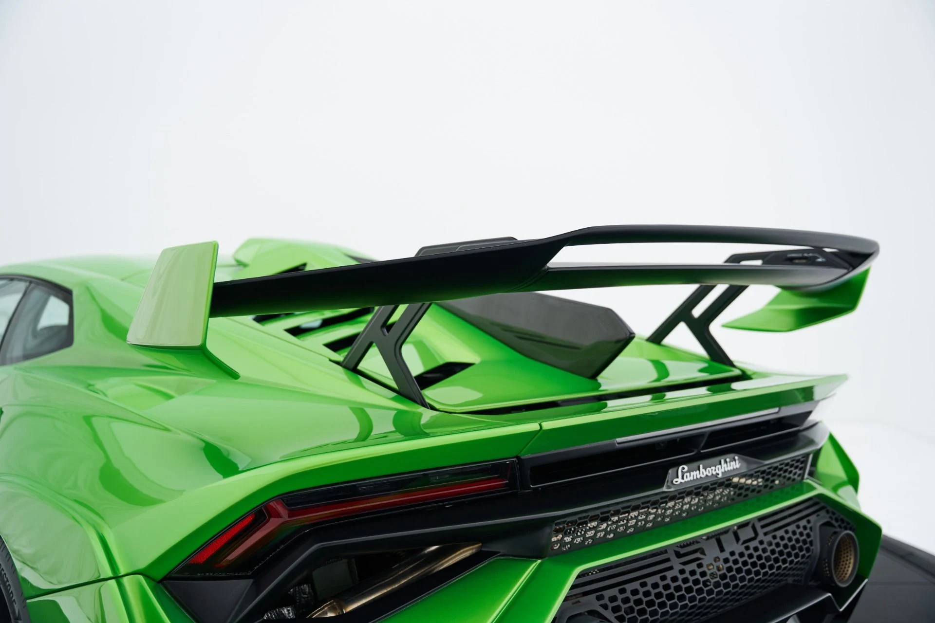 mph039_3648504926_Used_2024_Lamborghini_Huracan_STO_Base_1793231444_2ffa69e0b0