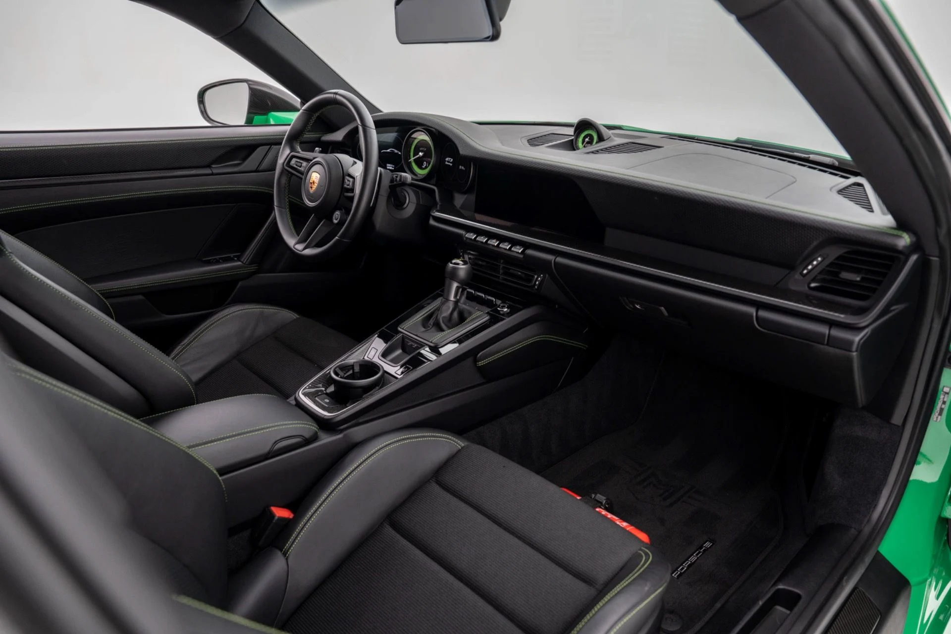 mph039_3652278114_Used_2022_Porsche_911_GT_3_Touring_1775584406_23f75b6501