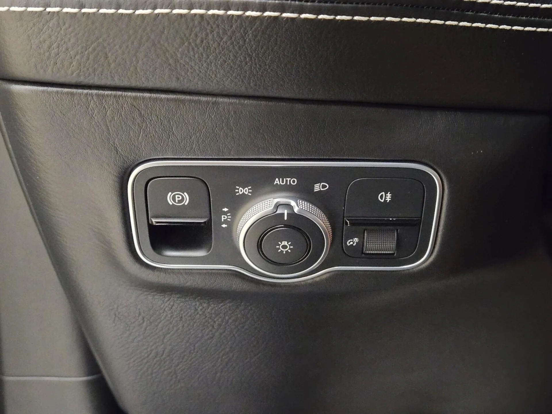 mph039_3665479858_Used_2021_Aston_Martin_DBX_1753164360_43b7319432