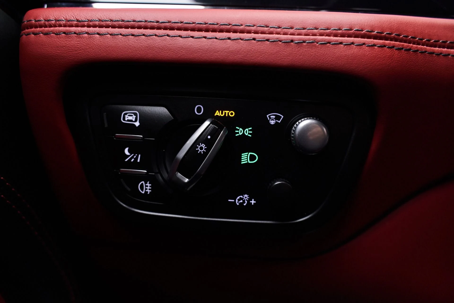 mph039_3682167223_Used_2017_Bentley_Bentayga_W12_1648839974_1bd4c25e23