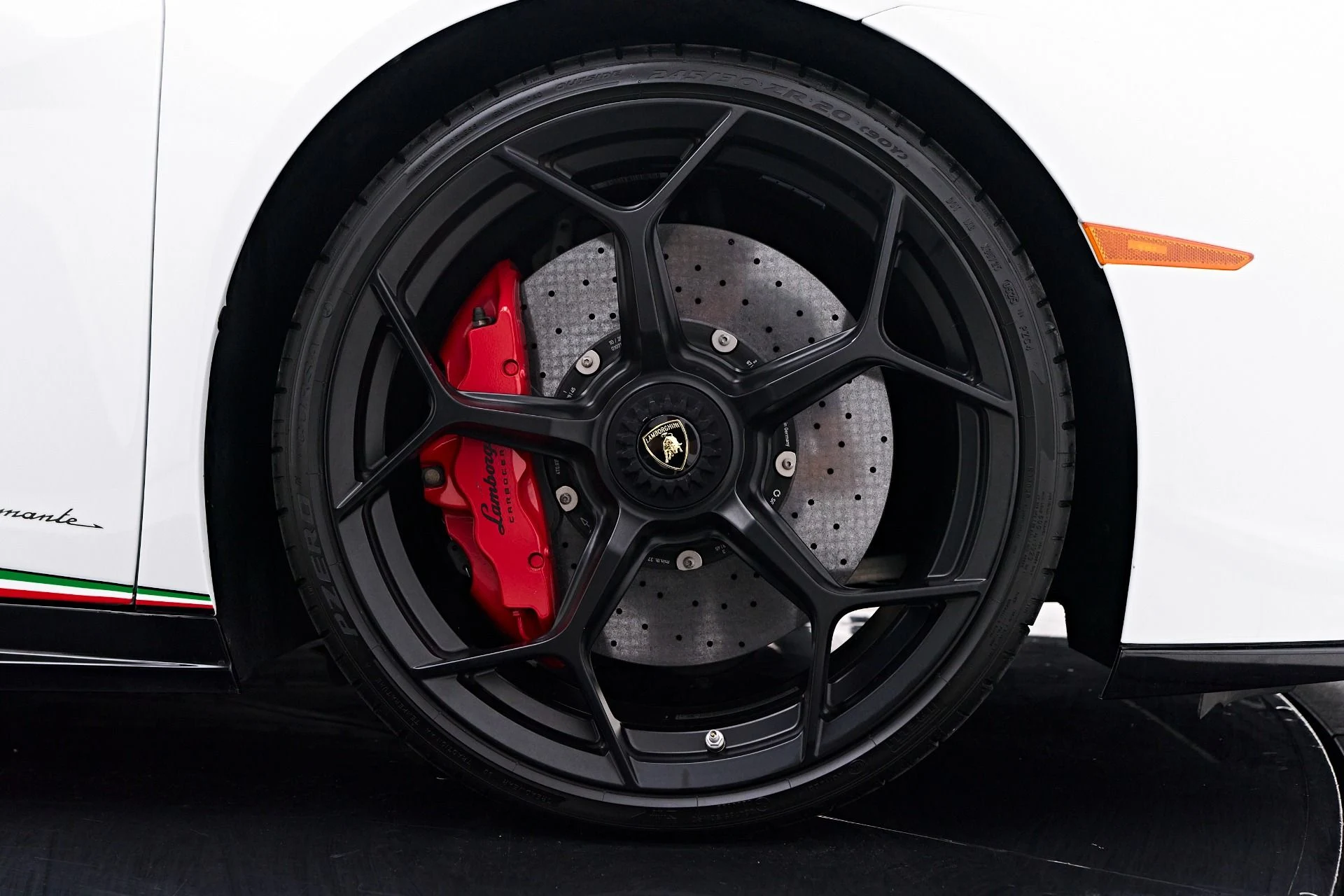 mph039_3689965589_Used_2018_Lamborghini_Huracan_Performante_1754074926_c0a00500b9