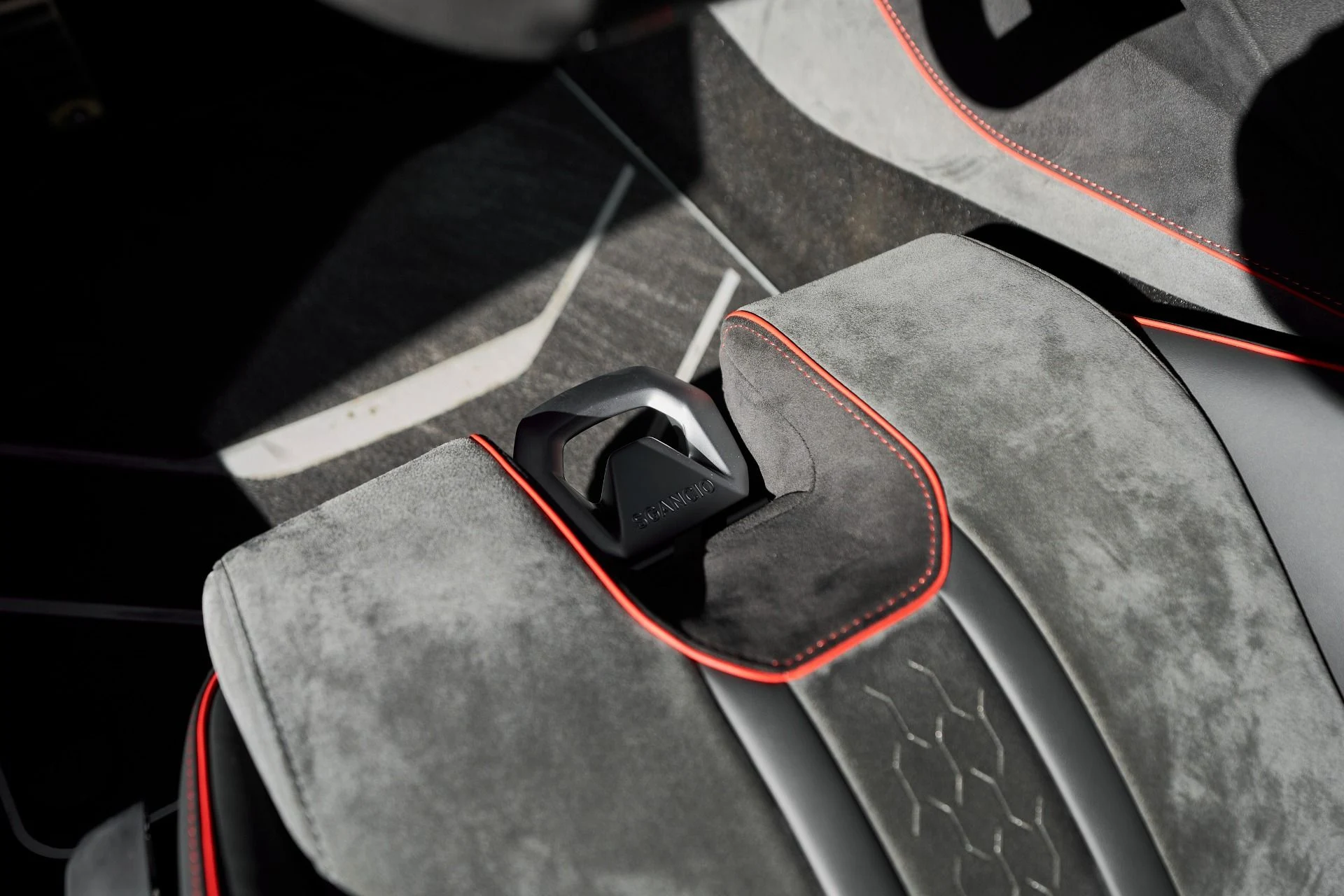 mph039_3727376895_Used_2023_Lamborghini_Huracan_Base_1764123595_1361b04568