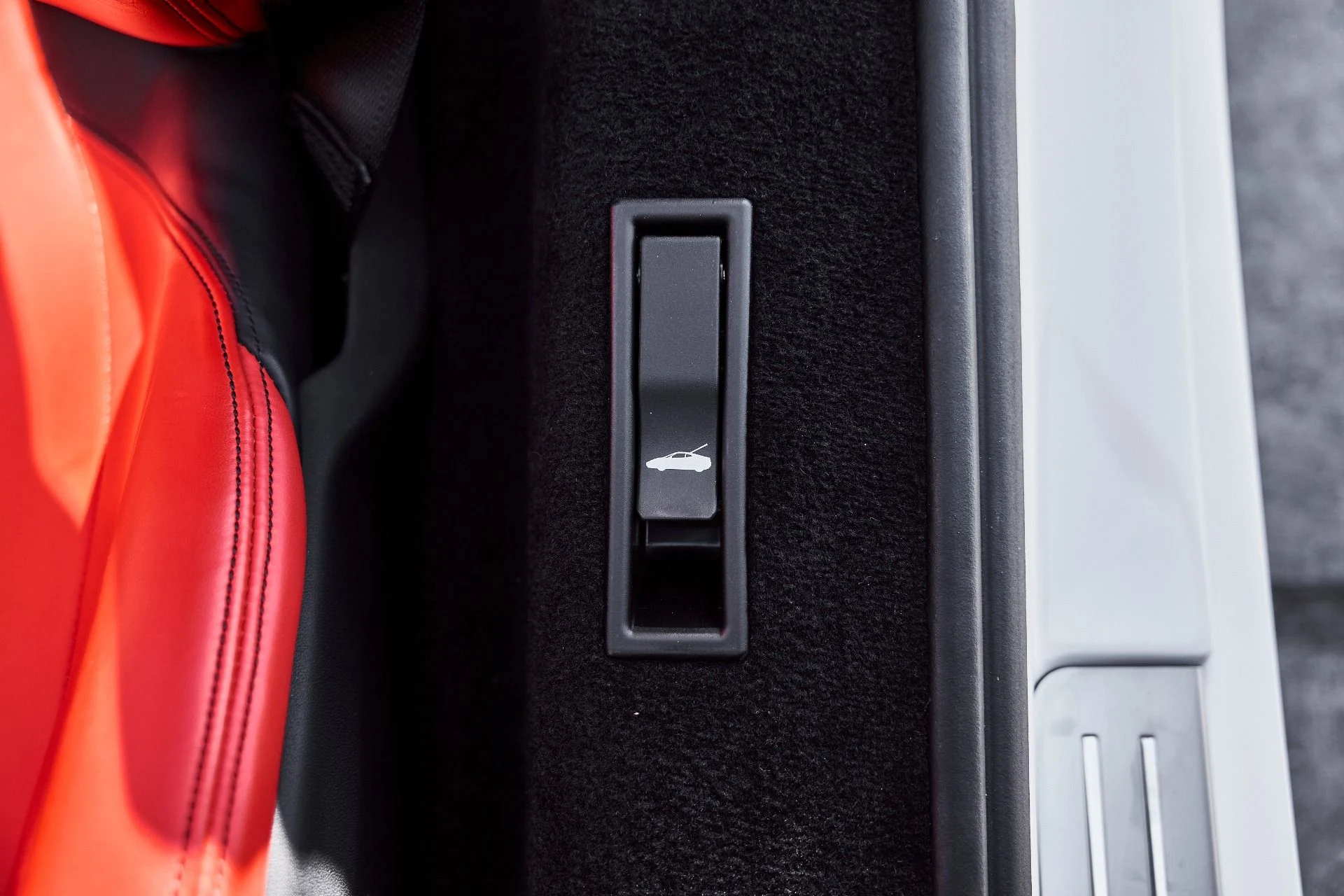 mph039_3729709201_Used_2024_Ferrari_SF_90_Spider_Base_1776734352_e13b48c178