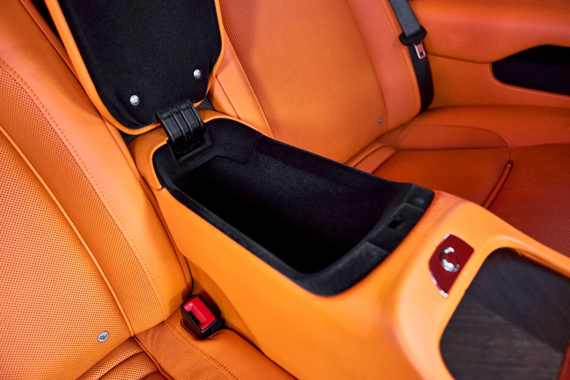 mph039_3731211592_Used_2019_Rolls_Royce_Wraith_Base_1772849642_9e74a1b20e