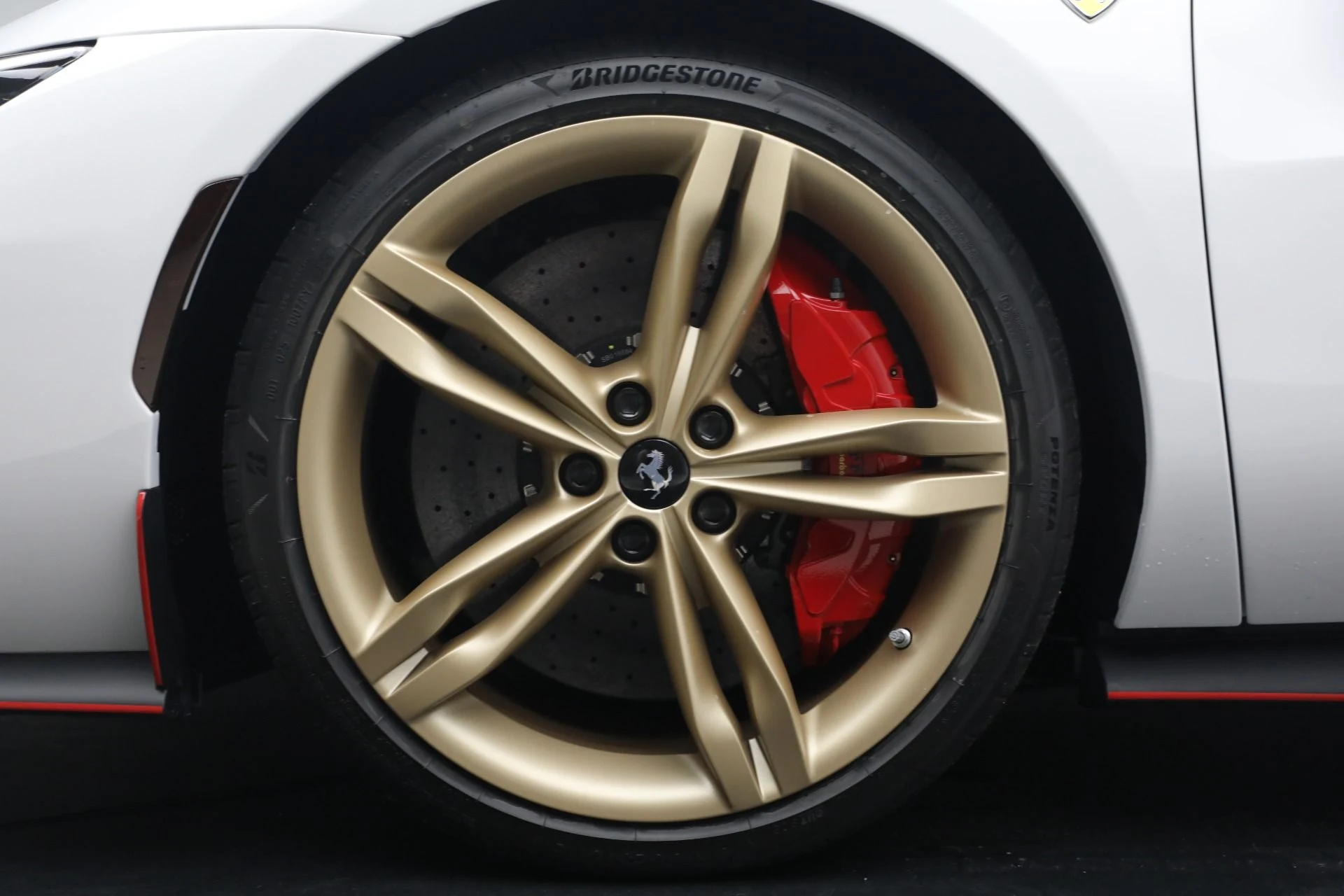 mph039_3758135988_Used_2025_Ferrari_296_GTS_1774108036_3aacb644be