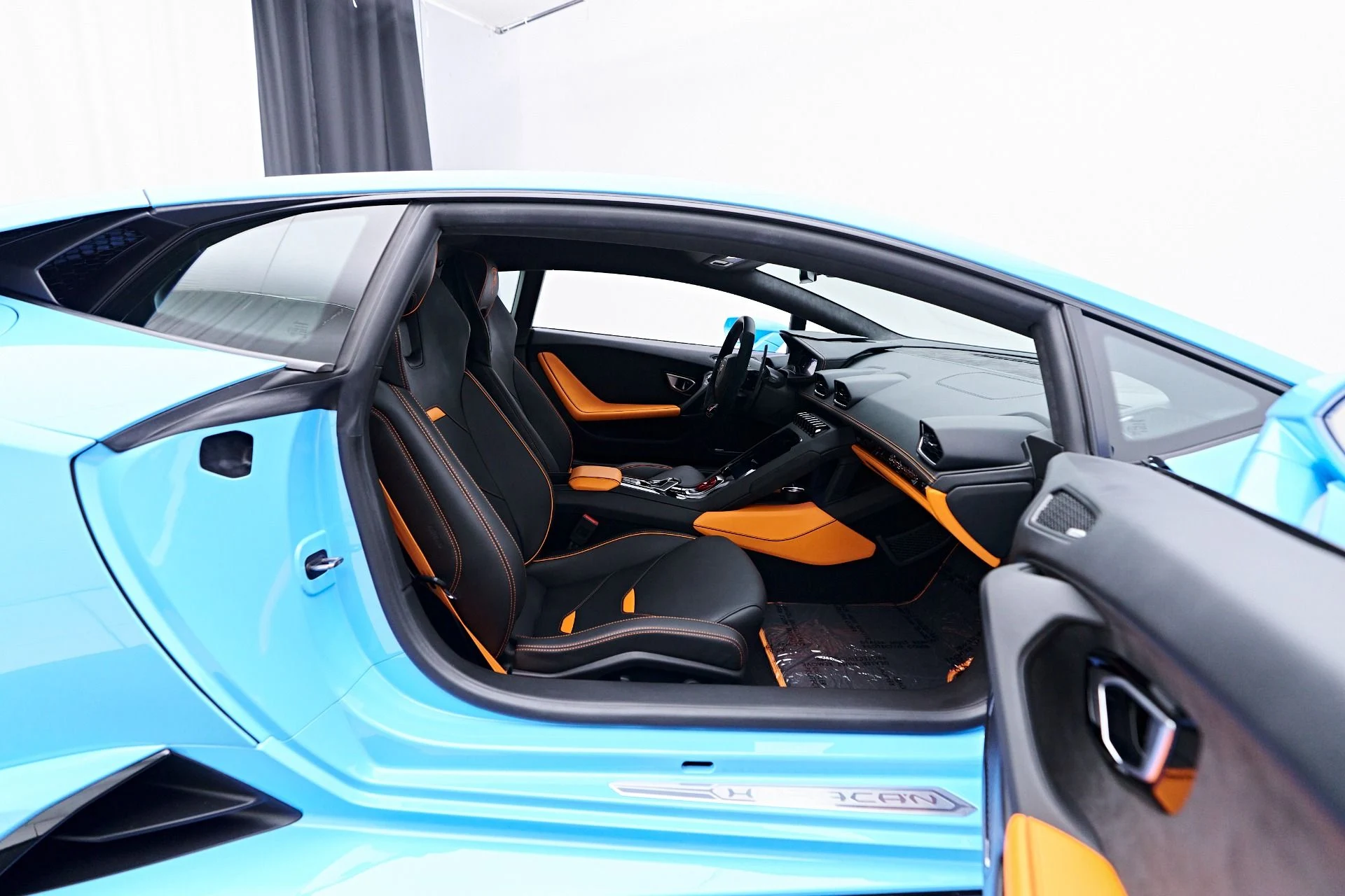 mph039_3764620747_Used_2022_Lamborghini_Huracan_EVO_Base_1755812444_b60952de7f