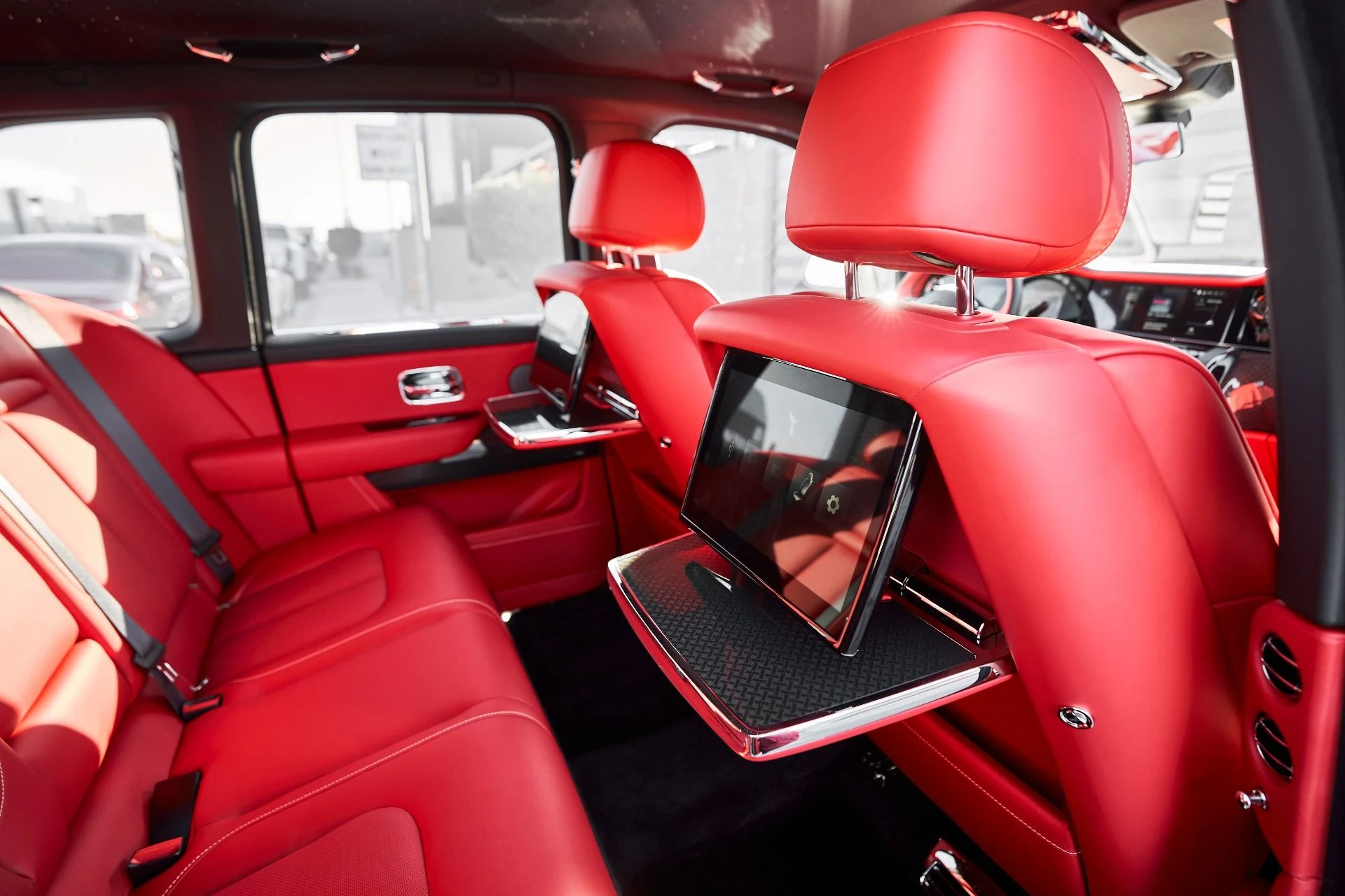 mph039_3780516772_Used_2025_Rolls_Royce_Cullinan_Black_Badge_1763084596_14d32a36e4