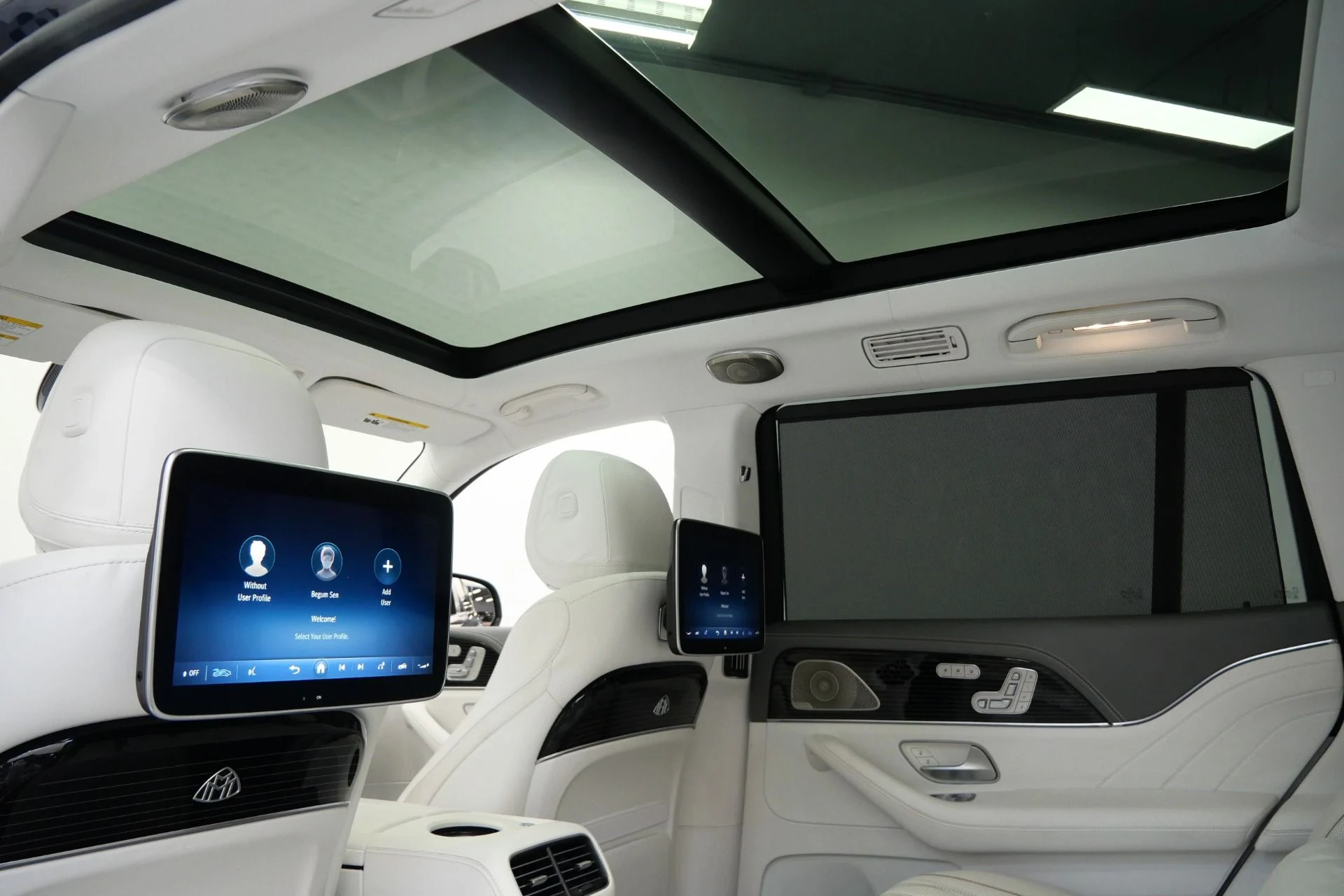 mph039_3781353409_Used_2024_Mercedes_Benz_Maybach_GLS_600_4_MATIC_Factory_Two_Tone_paint_Polished_Wheels_Loaded_1774374618_3ec002a0d5