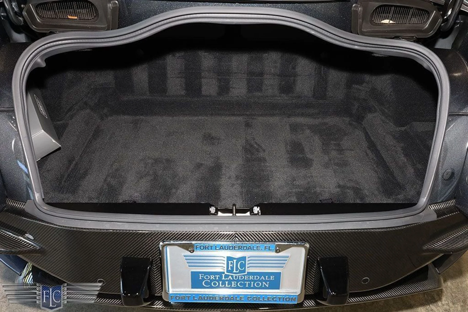 mph039_3802798270_used_2022_aston_martin_dbs_superleggeracoupe_9689_23016120_40_1024_ec2472acde