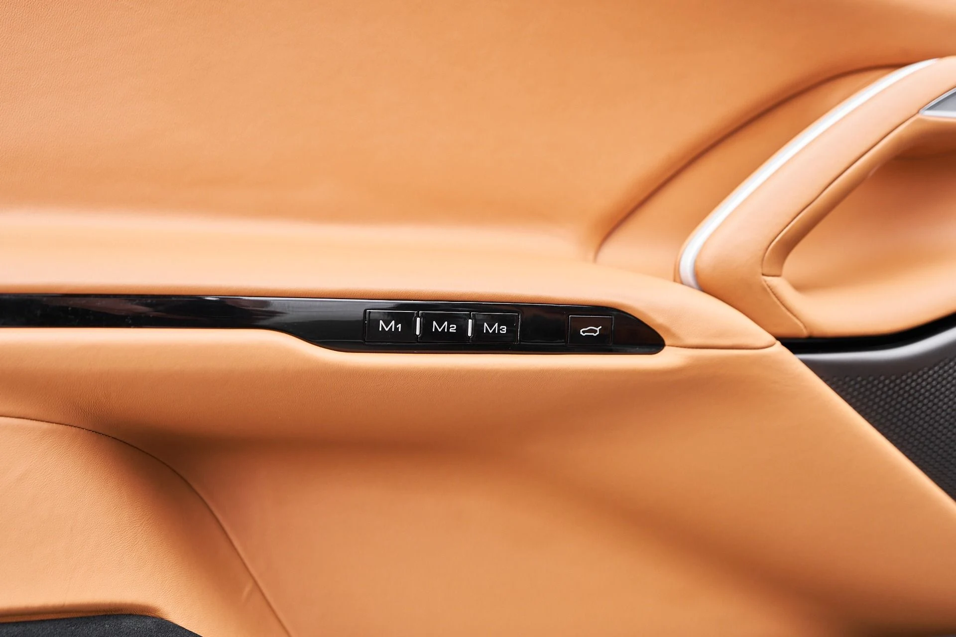 mph039_3803751216_Used_2025_Ferrari_Purosangue_1762993306_f88c984d30