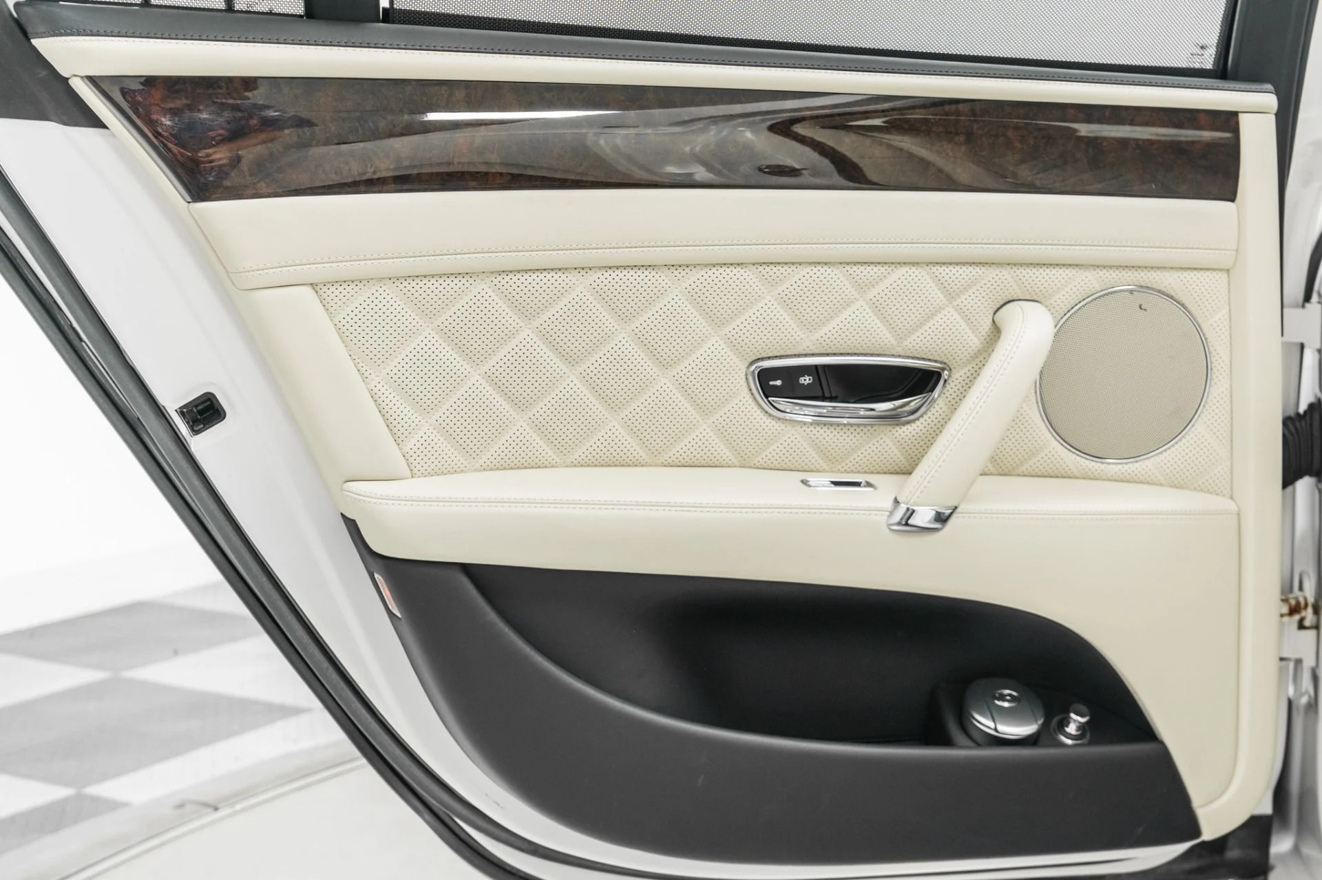 mph039_3803797464_Used_2017_Bentley_Flying_Spur_W12_1784311840_418a9e0e33