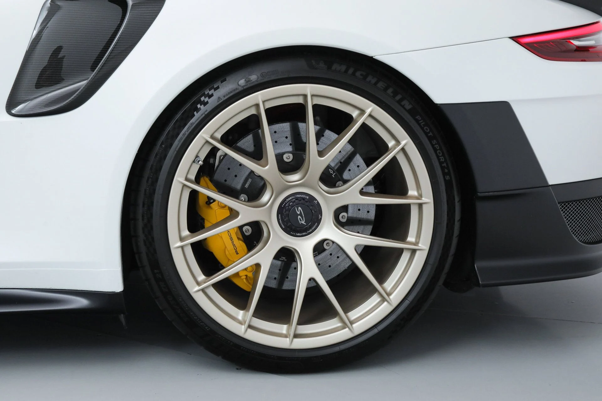 mph039_382070469_e3a397fc30adb48c42db5f9f678d688d_f4d5ca8563