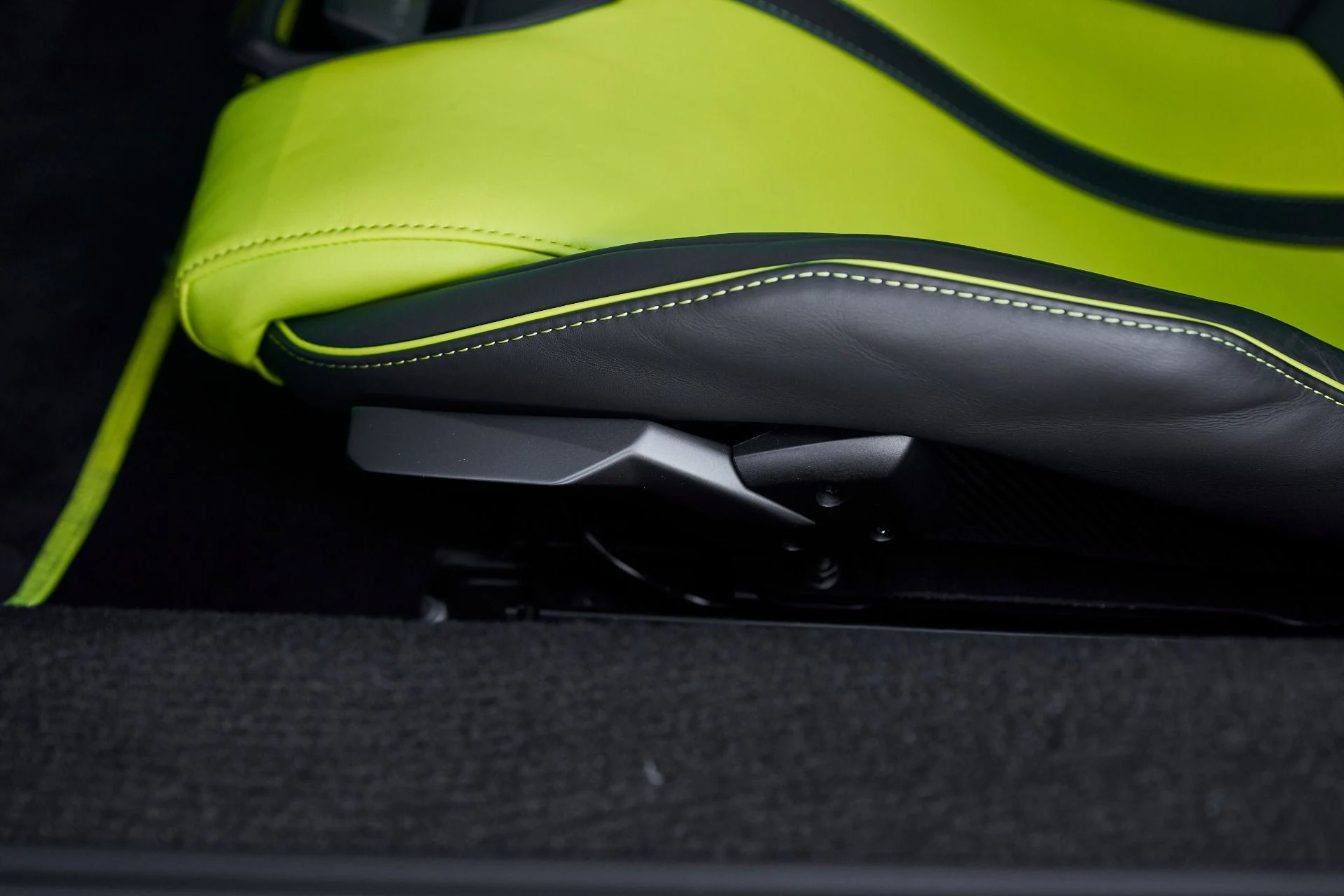 mph039_3827795900_Used_2024_Lamborghini_Revuelto_1763604742_7f9d483322