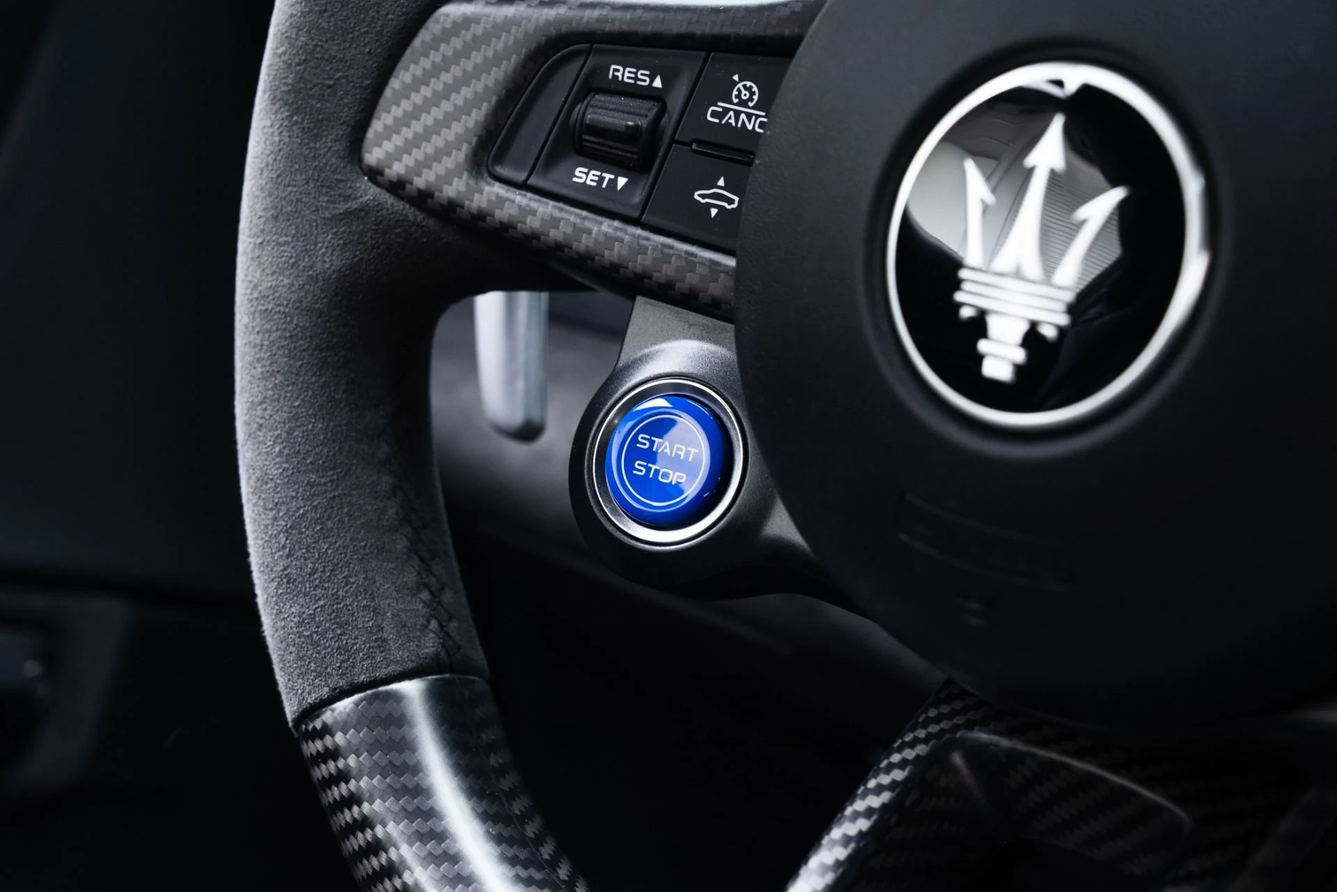 mph039_3832536697_Used_2023_Maserati_MC_20_1771372792_32b2792824
