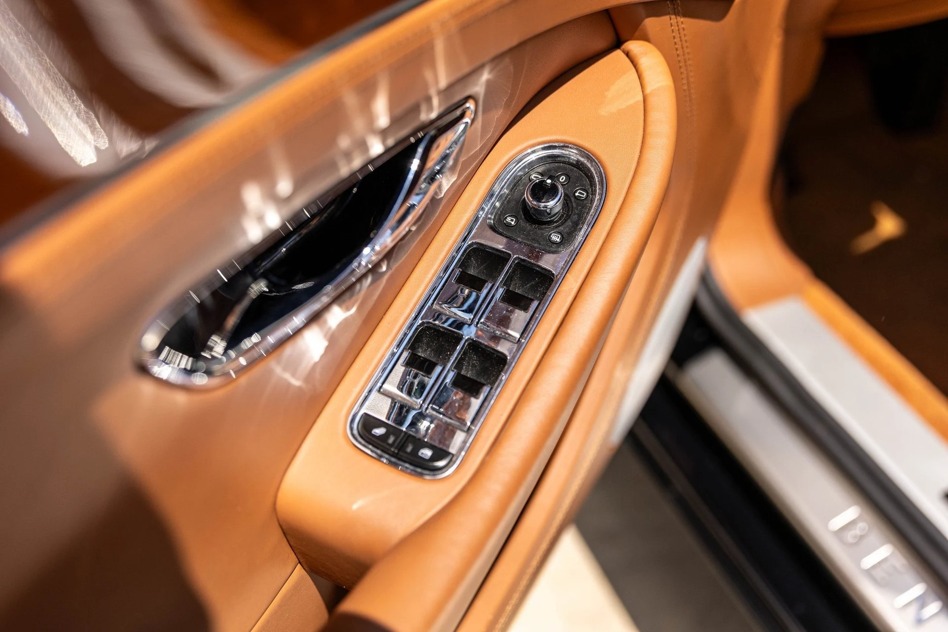 mph039_3837555655_Hi_Tech_Luxury_Imports_LLC_SCBDG_4_ZG_6_NC_091269_image_39_c6636959bb