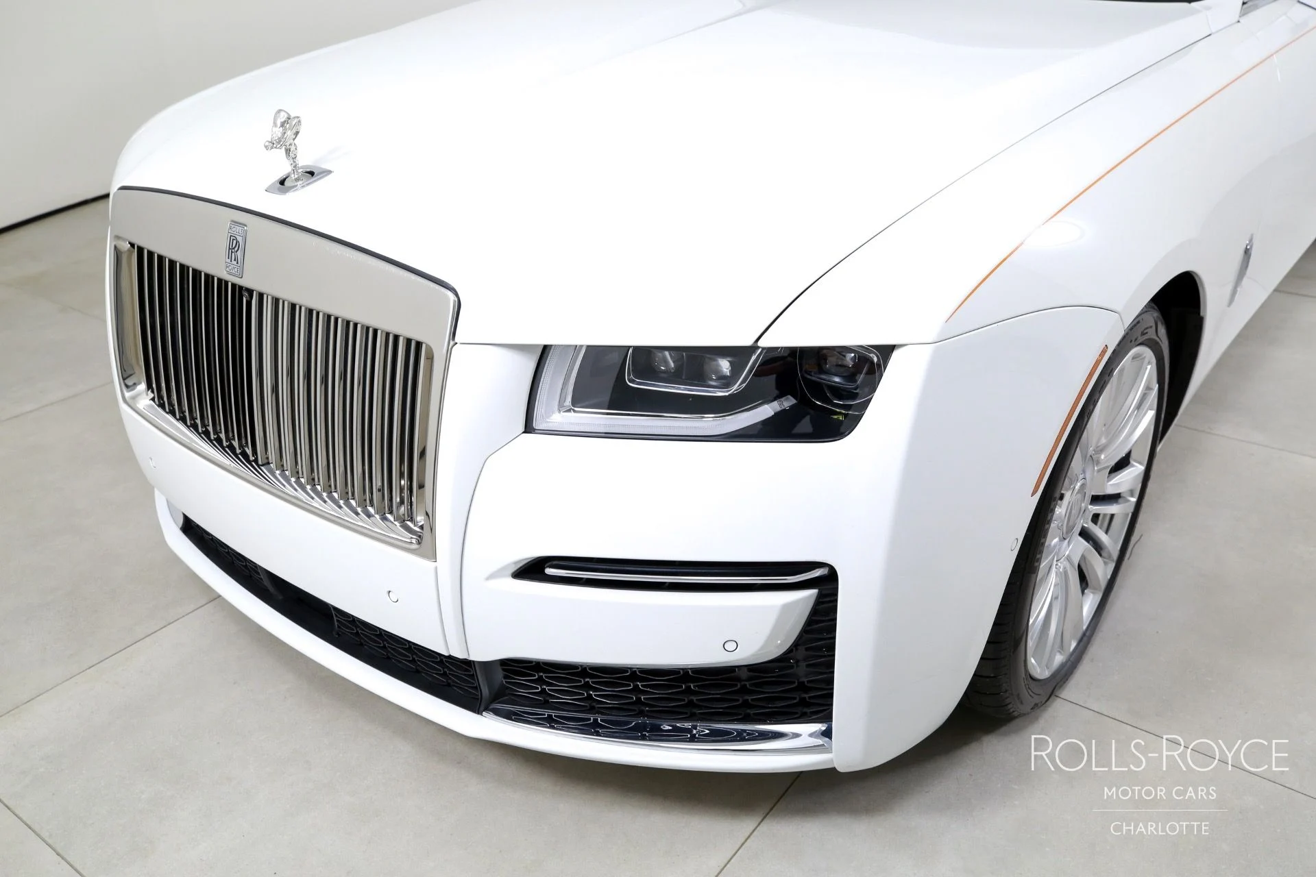 mph039_3840717011_Used_2022_Rolls_Royce_Ghost_1755181543_cbffa6f8de