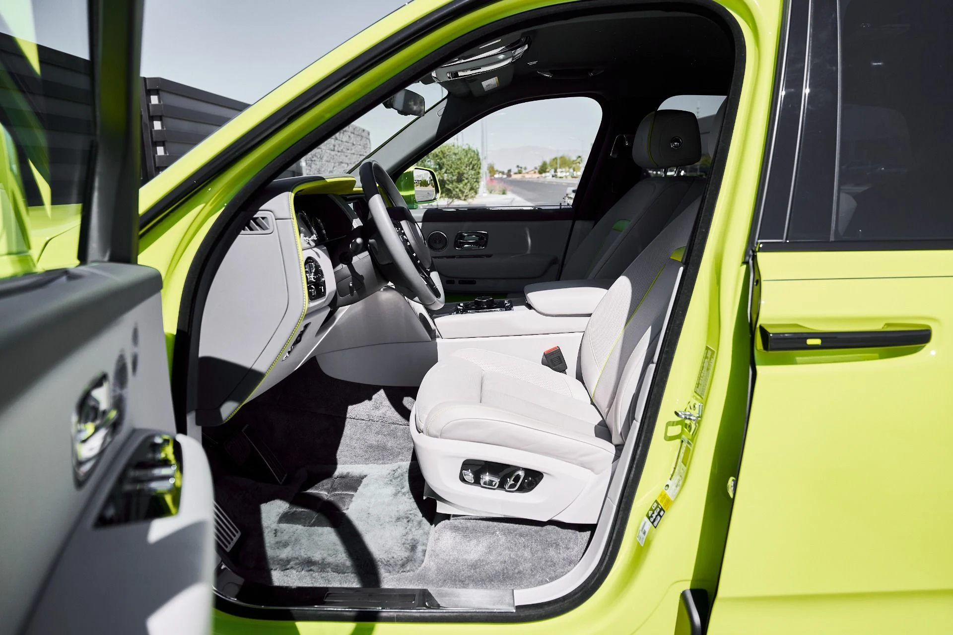 mph039_3843755073_Used_2024_Rolls_Royce_Cullinan_Base_1773162613_27c6ed176e