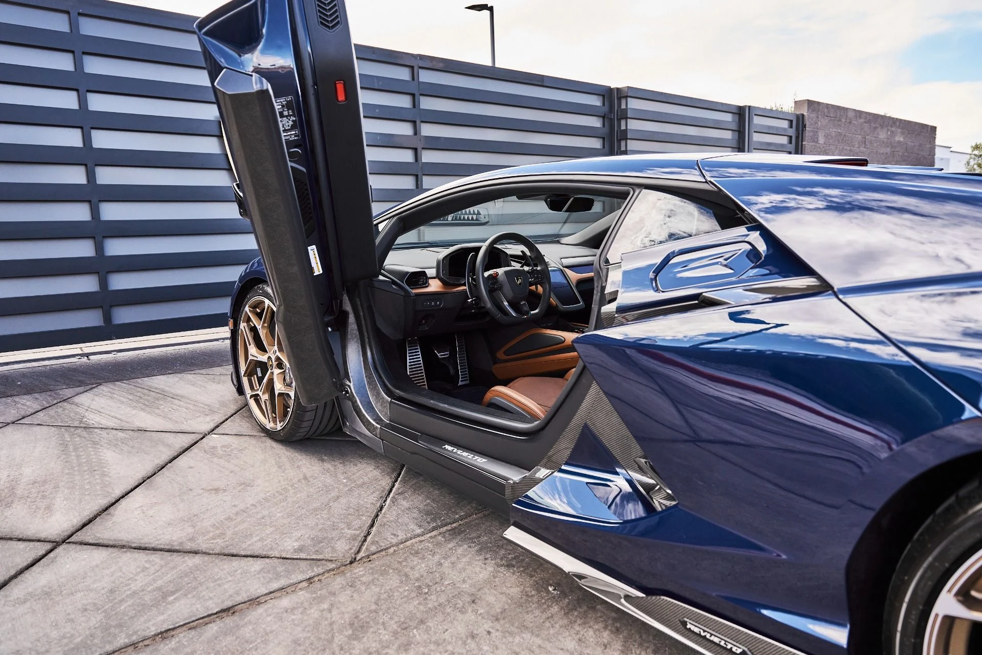 mph039_3846258679_Used_2025_Lamborghini_Revuelto_Base_1777078132_b75720684f