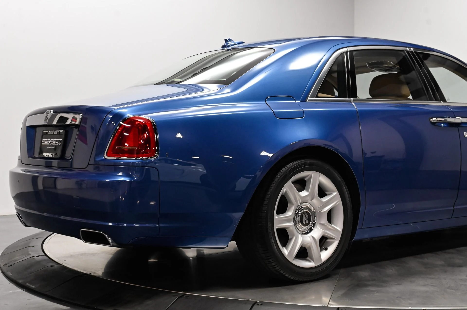 mph039_3850578056_Used_2012_Rolls_Royce_Ghost_Base_1791906503_f5b5f62aa9