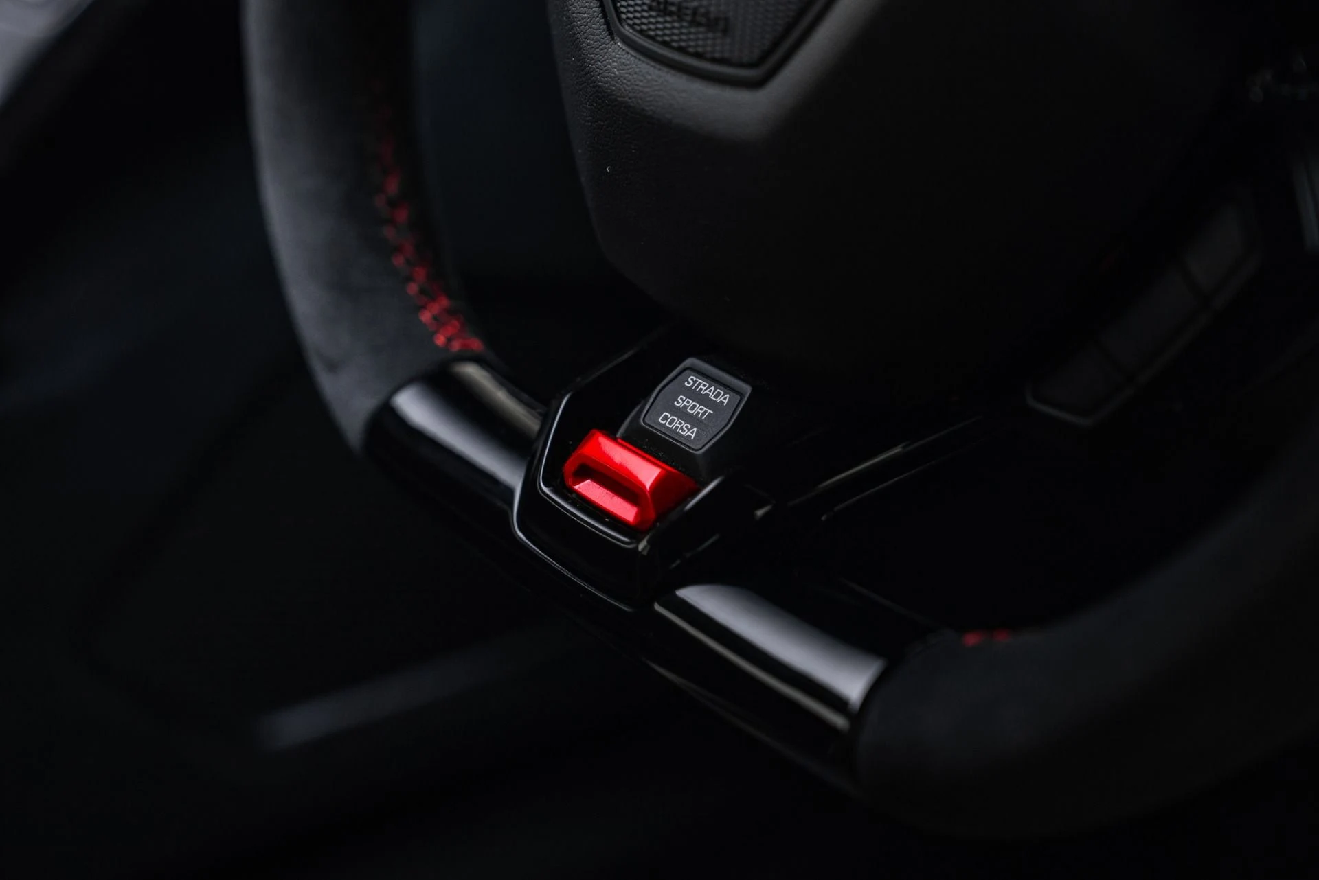 mph039_3862359914_Used_2018_Lamborghini_Huracan_LP_640_4_Performante_1765562498_30b4a224ed