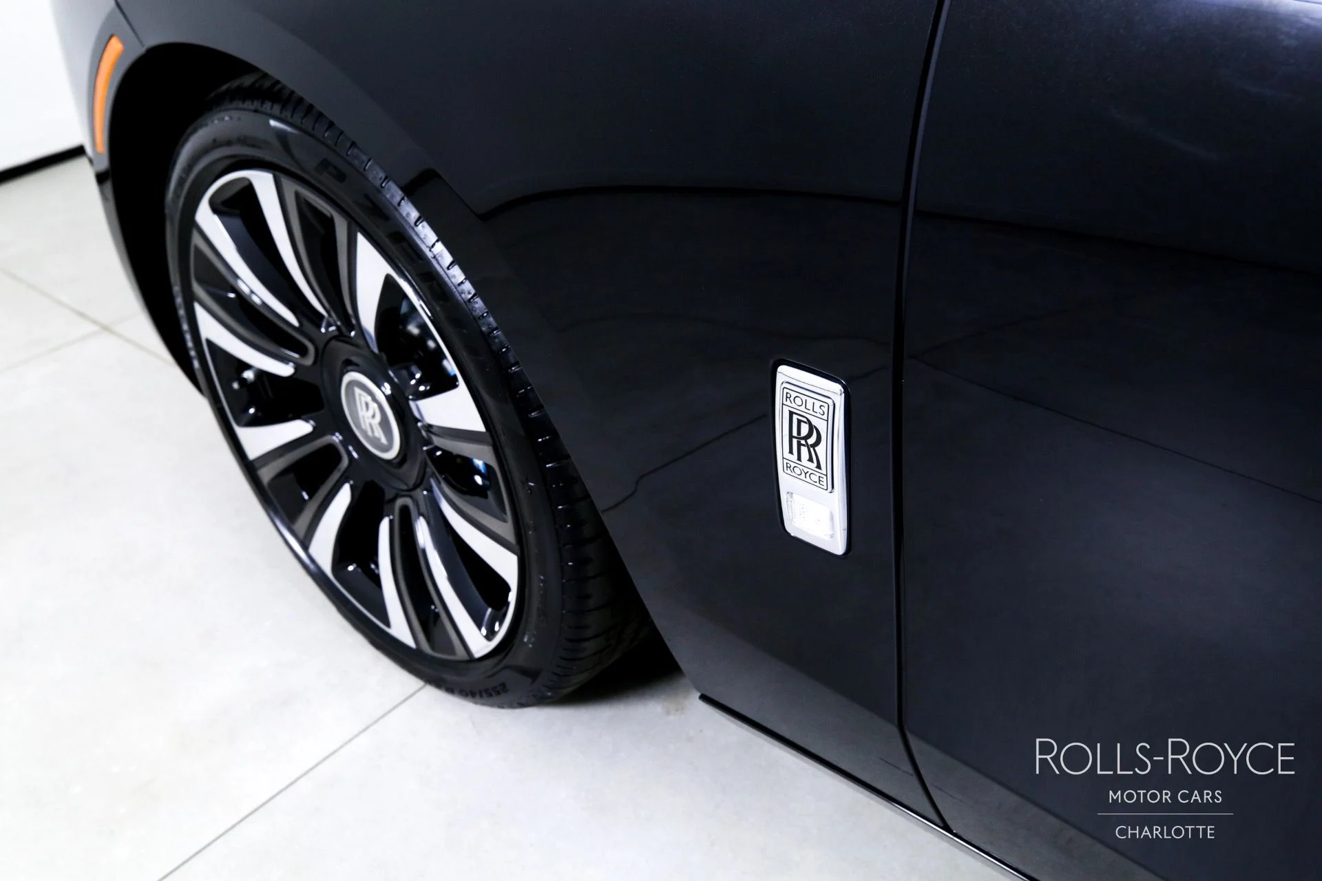 mph039_3862416651_Used_2024_Rolls_Royce_Ghost_1746461568_2e45db3122