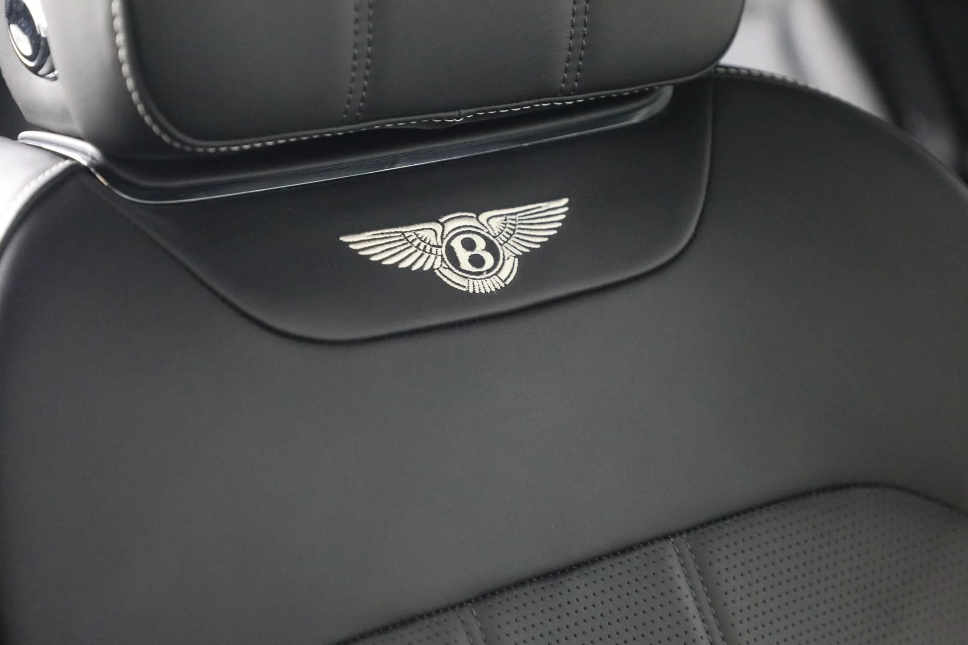 mph039_3863575965_Used_2018_Bentley_Bentayga_Activity_Edition_a6c9409d0c