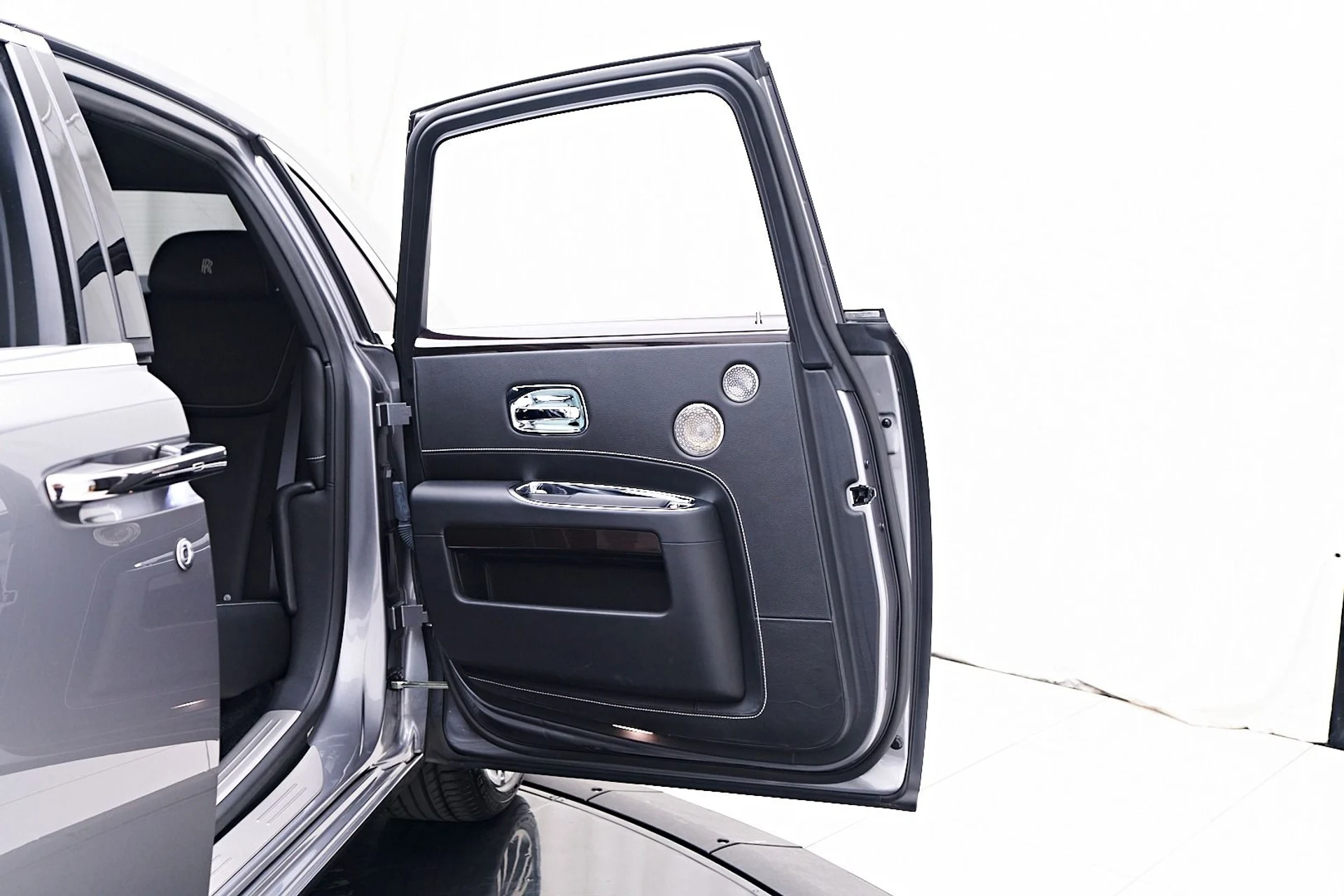 mph039_3886085158_Used_2019_Rolls_Royce_Ghost_Base_1744847276_40131087f2