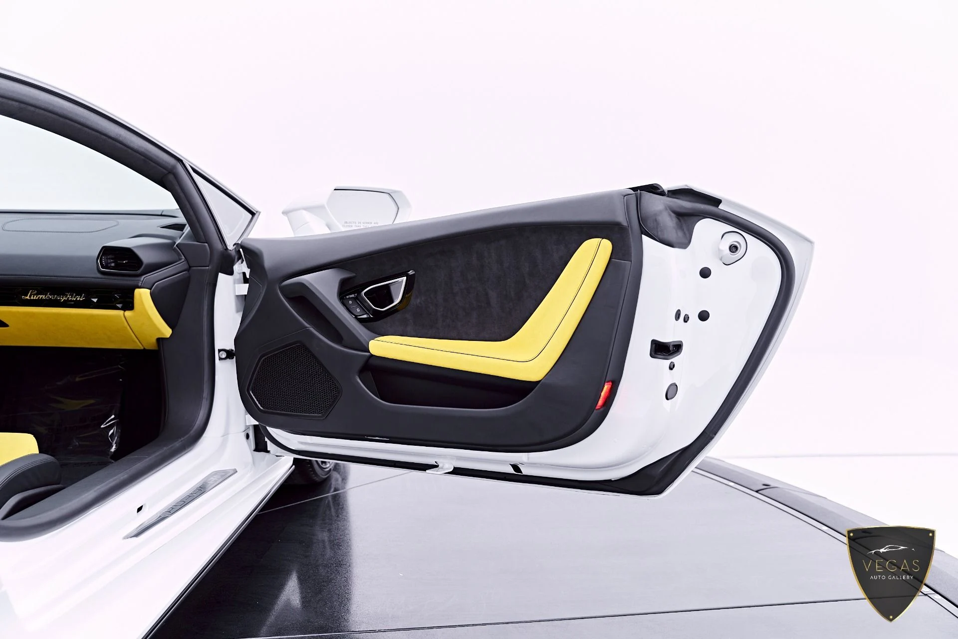 mph039_3887921615_Used_2022_Lamborghini_Huracan_EVO_Base_1782344301_fc444815e3