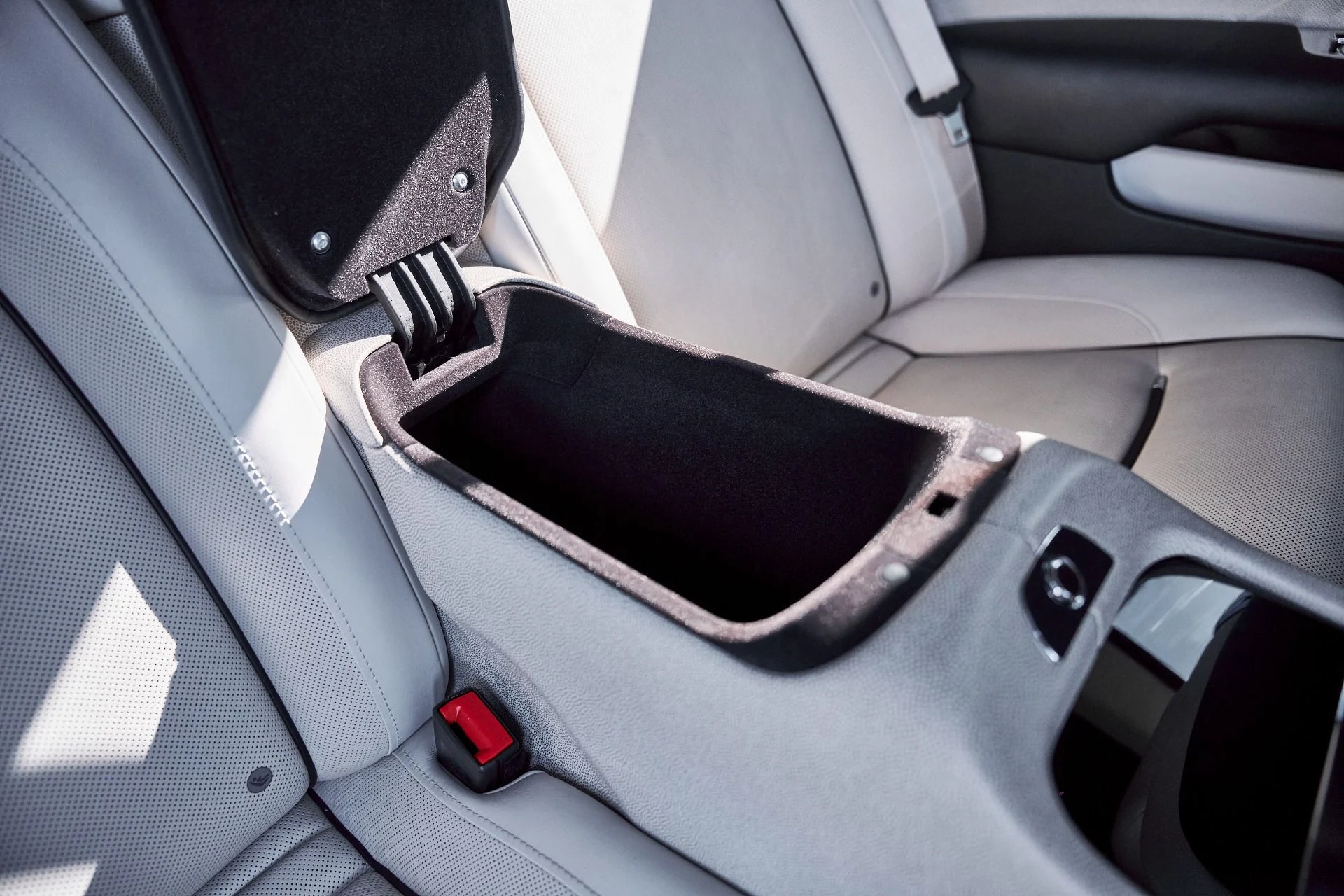 mph039_3888343274_Used_2015_Rolls_Royce_Wraith_1770669852_1aabf5d31b