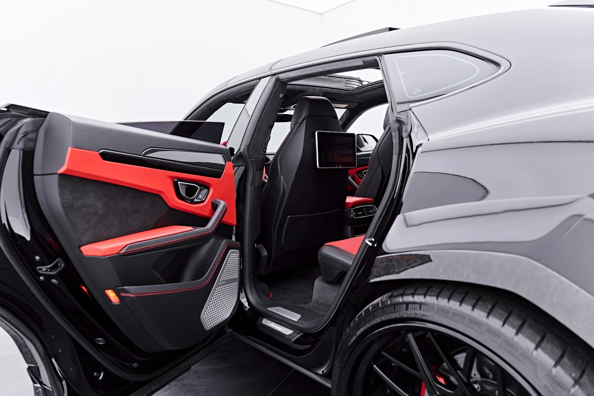 mph039_3903428327_Used_2022_Lamborghini_Urus_1788219588_0ba8f45236