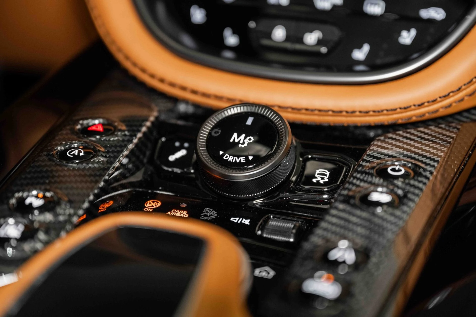 mph039_3904807969_Used_2023_Aston_Martin_DBX_707_1720795210_890e50f11b