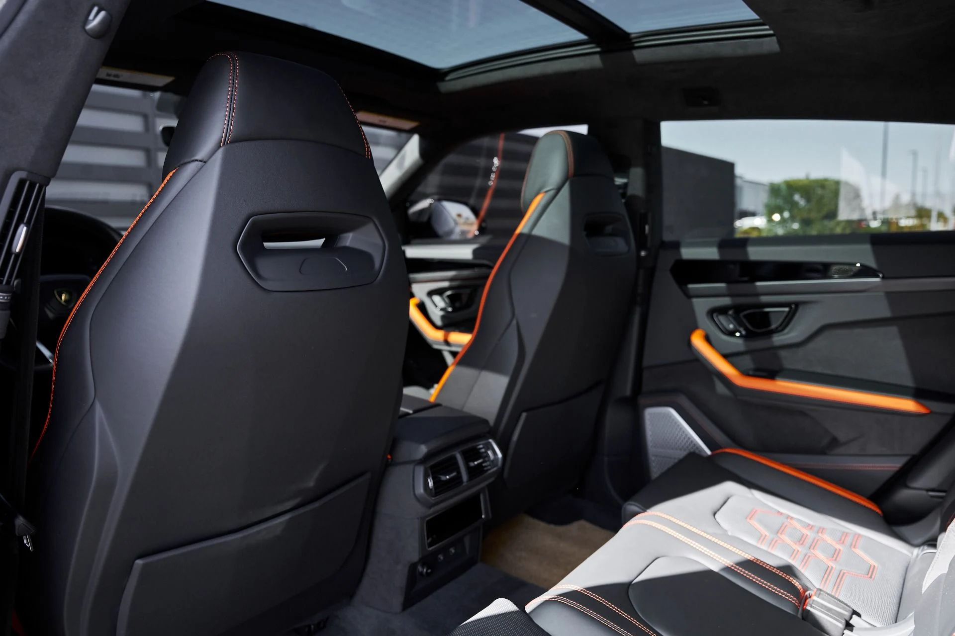 mph039_3907123710_Used_2025_Lamborghini_Urus_SE_1770086476_6ac459fb4a