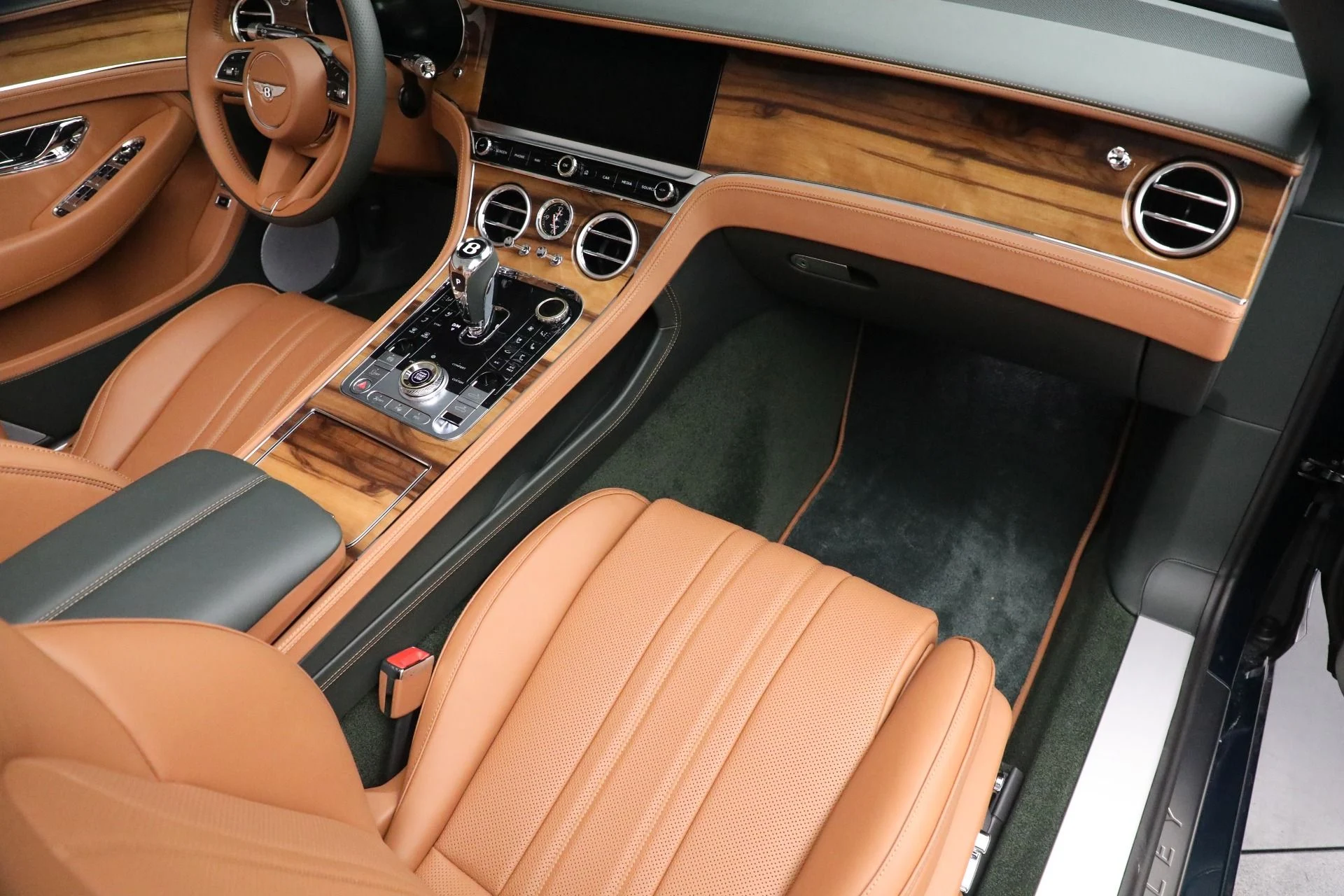 mph039_3912109365_New_2024_Bentley_Continental_GTC_V8_ddb4987d85