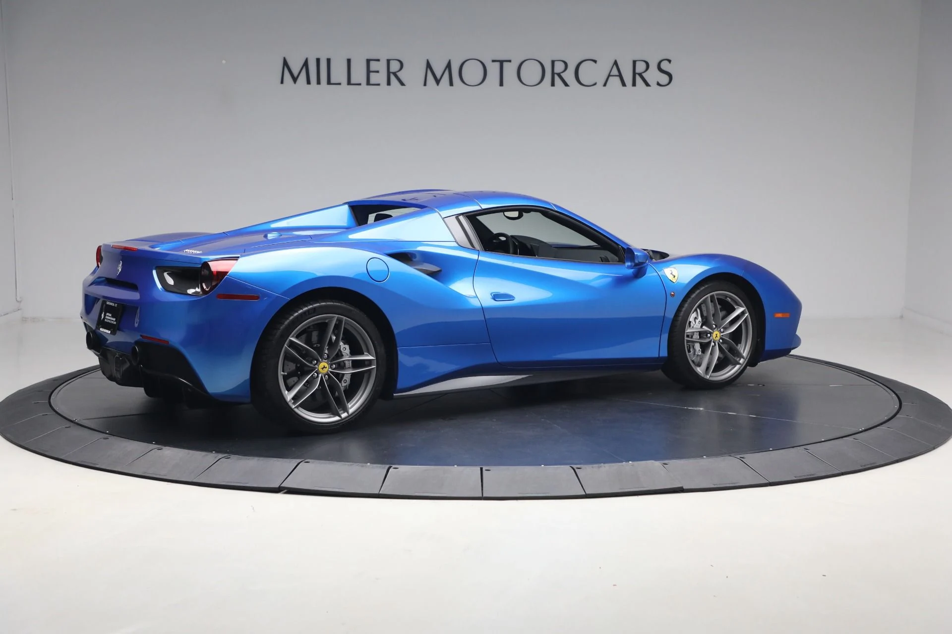 mph039_3922539858_Used_2017_Ferrari_488_Spider_1779887206_a11c7cb763