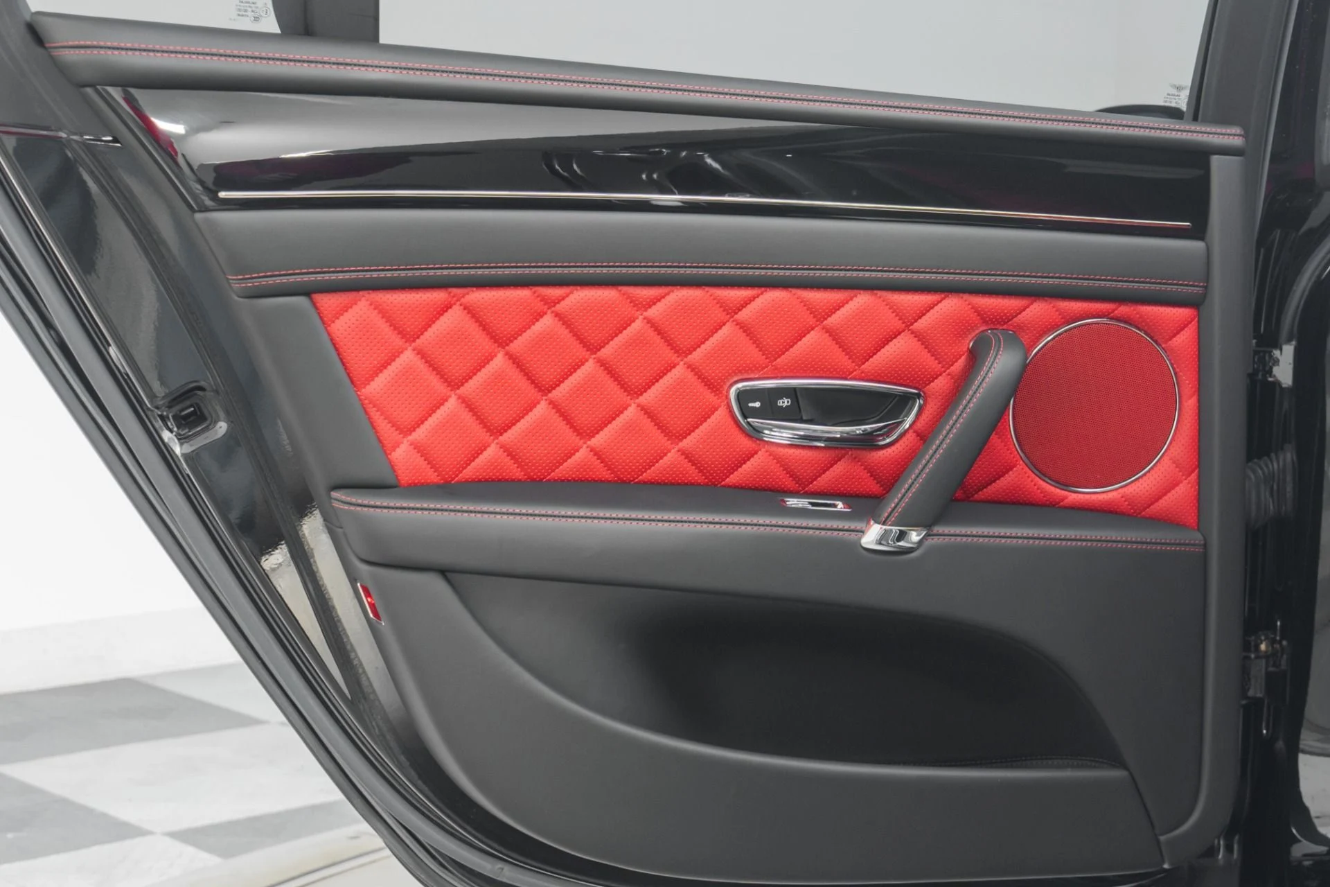 mph039_3930153627_Used_2017_Bentley_Flying_Spur_V8_S_Two_Tone_Interior_Low_Miles_521_Horsepower_1773860455_b0b6e12f3c