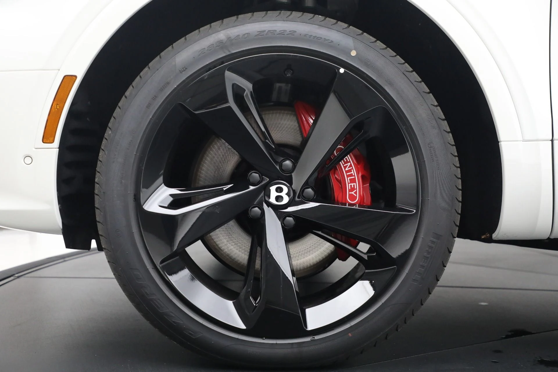 mph039_3933567931_New_2025_Bentley_Bentayga_V8_f1752ae89d