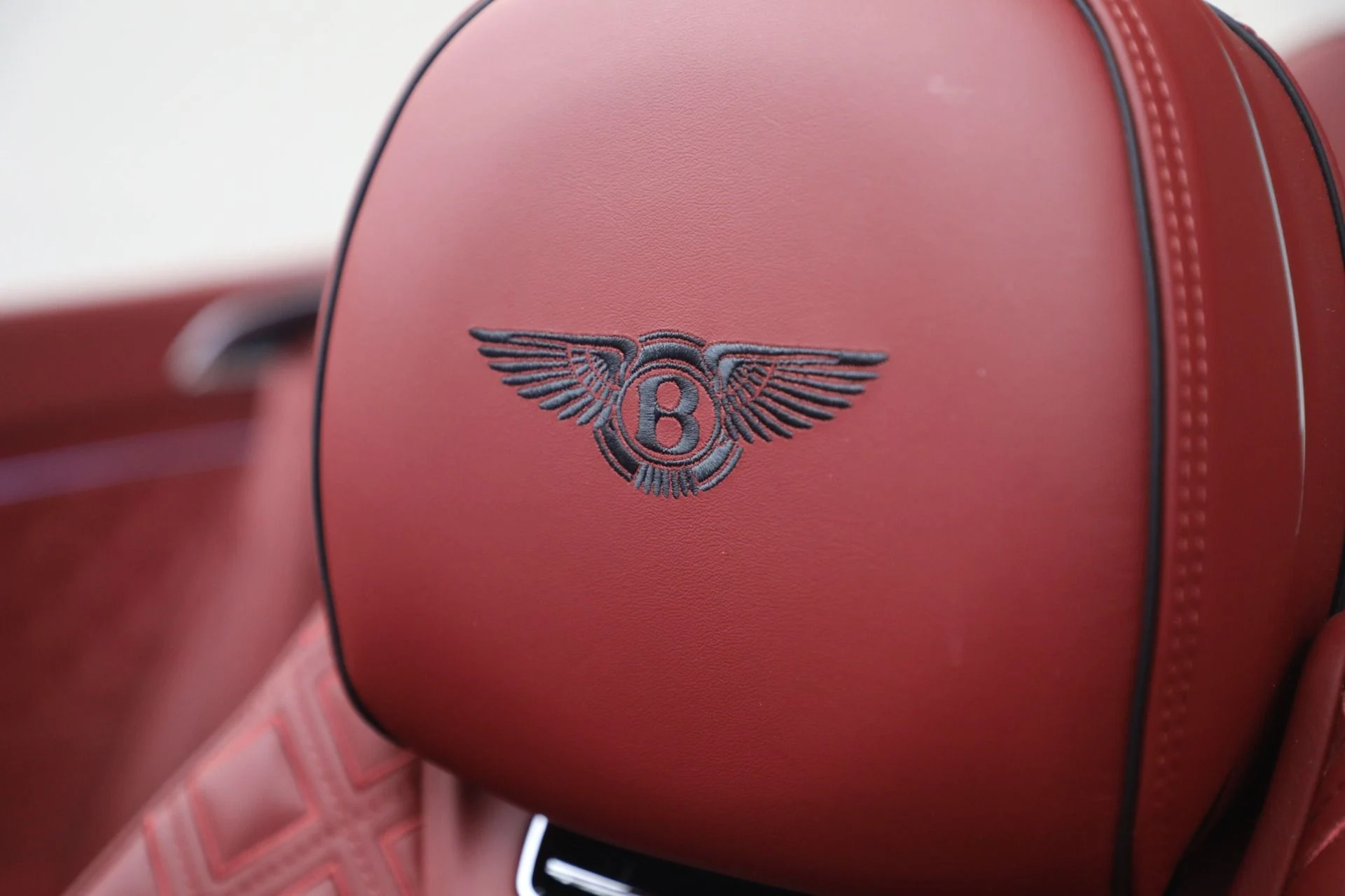 mph039_3949381126_Used_2022_Bentley_Continental_GTC_V8_1784133782_301ea90461