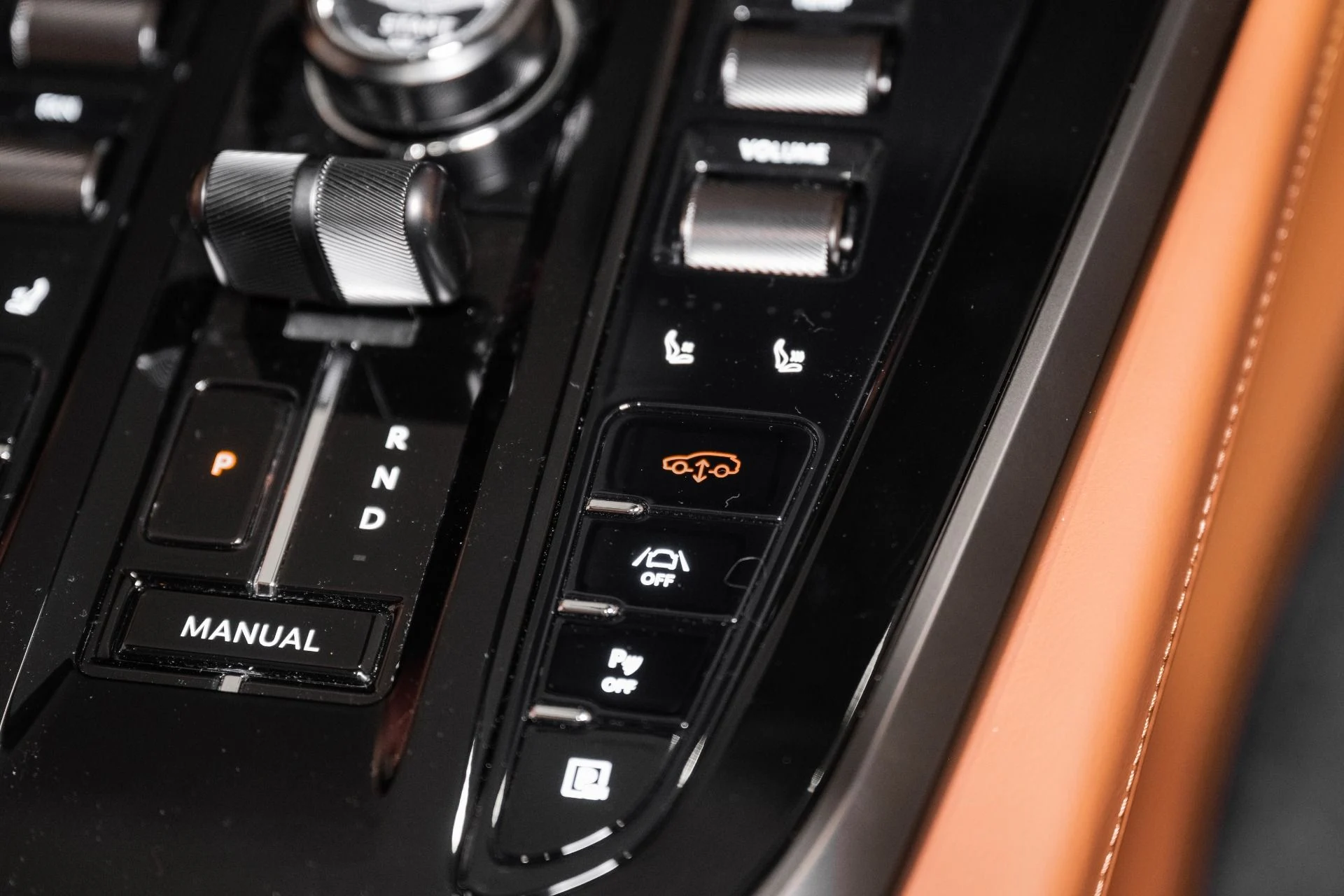 mph039_3953455319_New_2026_Aston_Martin_DBX_S_1780937216_47c2b1b361