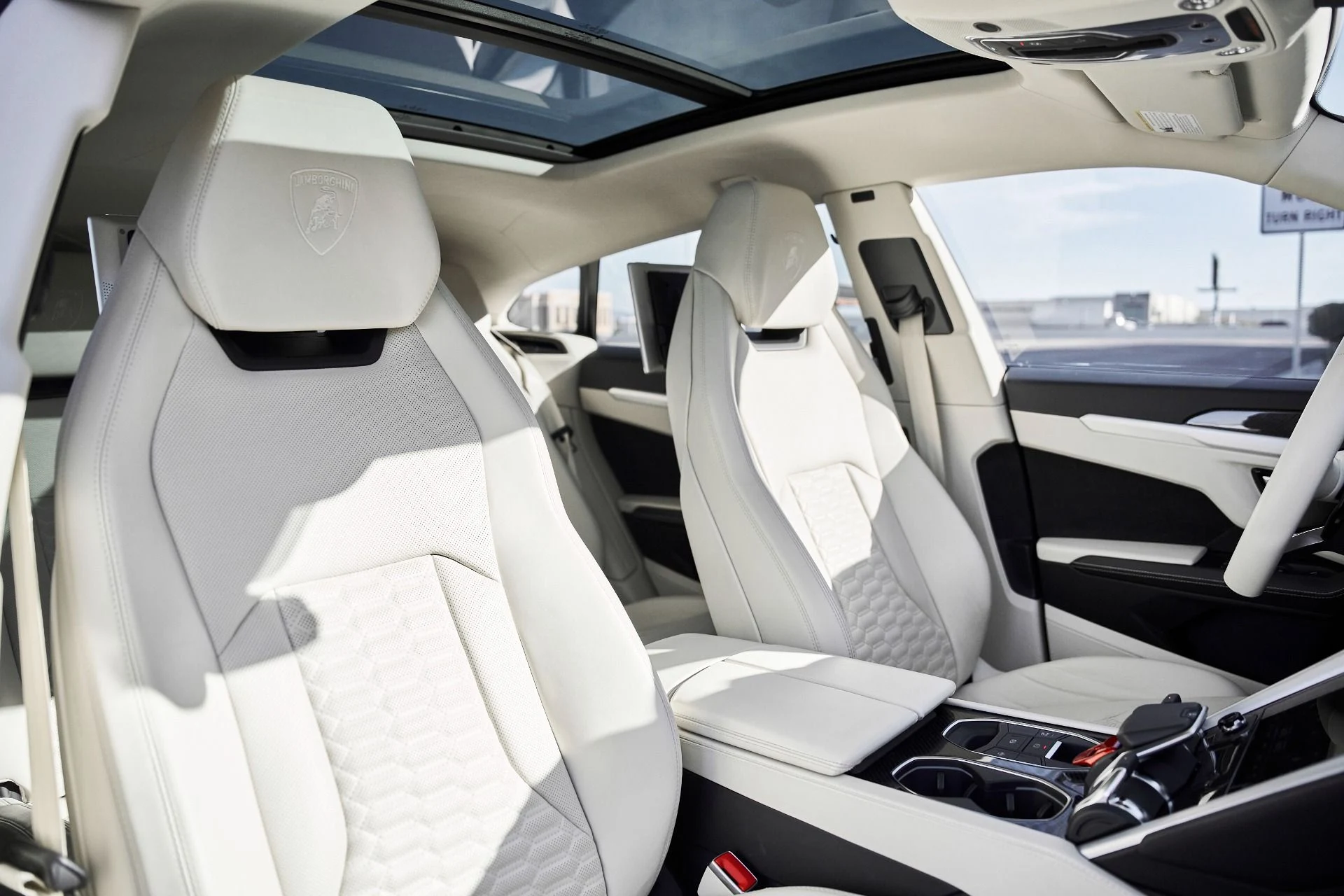 mph039_3954861259_Used_2021_Lamborghini_Urus_1772650668_0bb16ac714