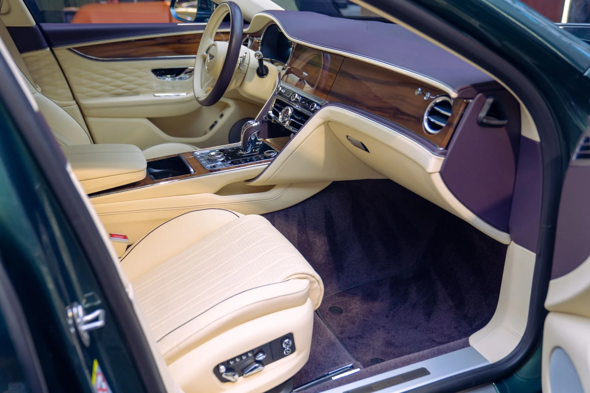 mph039_396972001_Used_2022_Bentley_Flying_Spur_V8_1790700947_6330fc2466