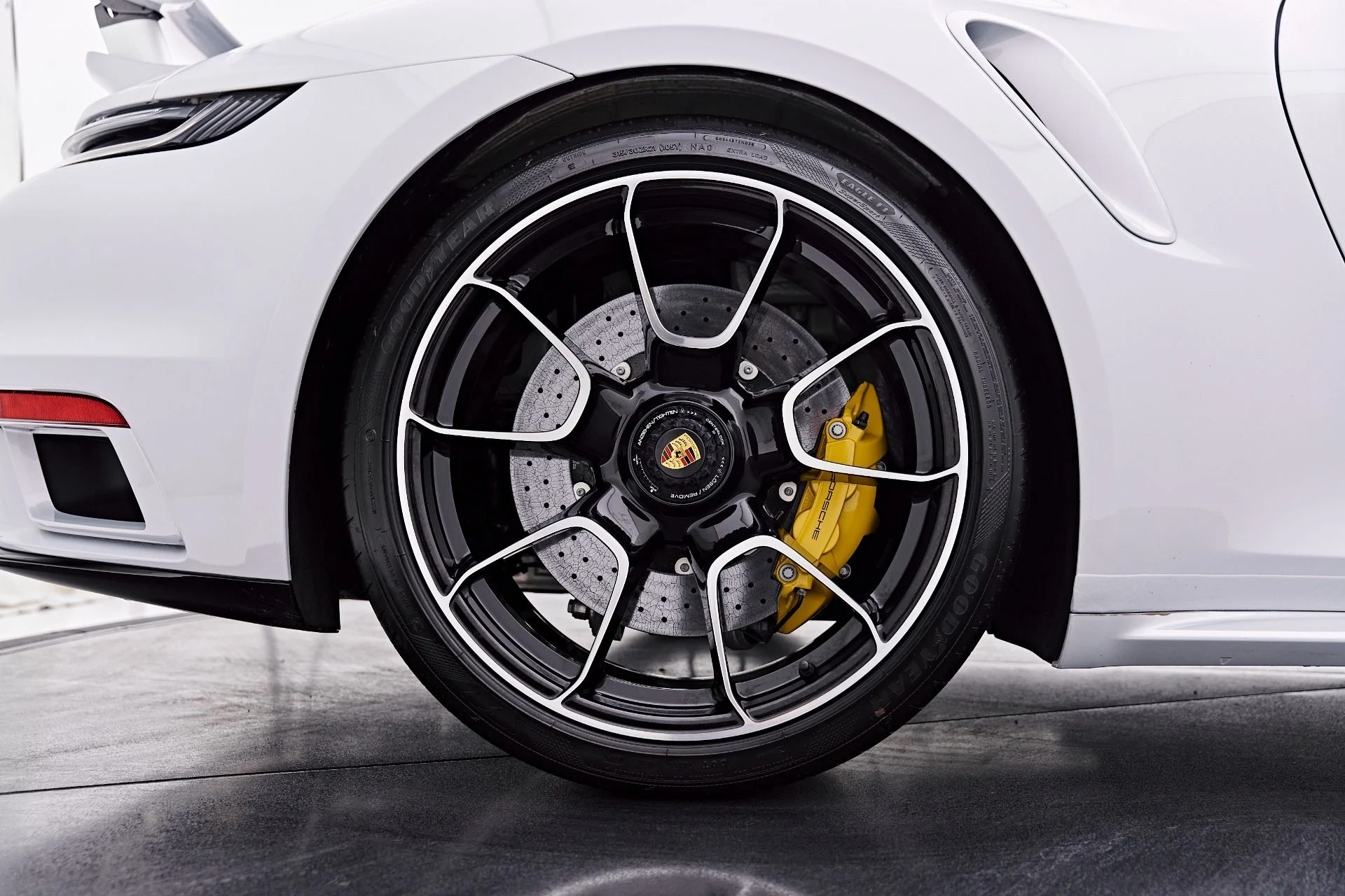 mph039_3975202210_Used_2025_Porsche_911_Turbo_S_1786497835_299d05df10